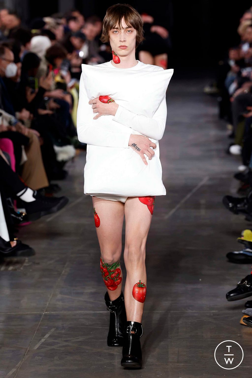 Fashion Week Milan Fall/Winter 2023 look 4 de la collection JW Anderson menswear