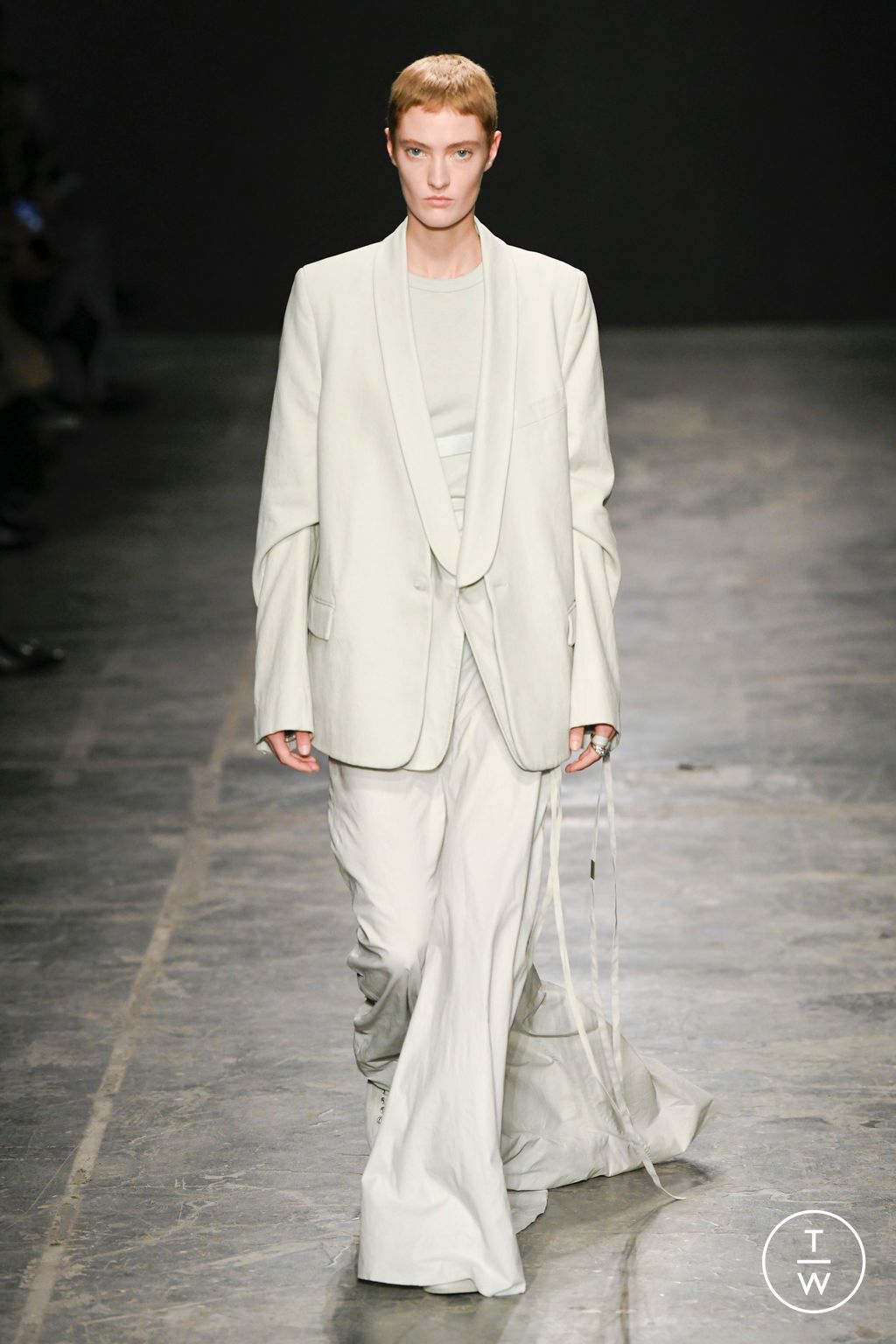 Fashion Week Paris Spring/Summer 2023 look 40 from the Ann Demeulemeester collection 女装