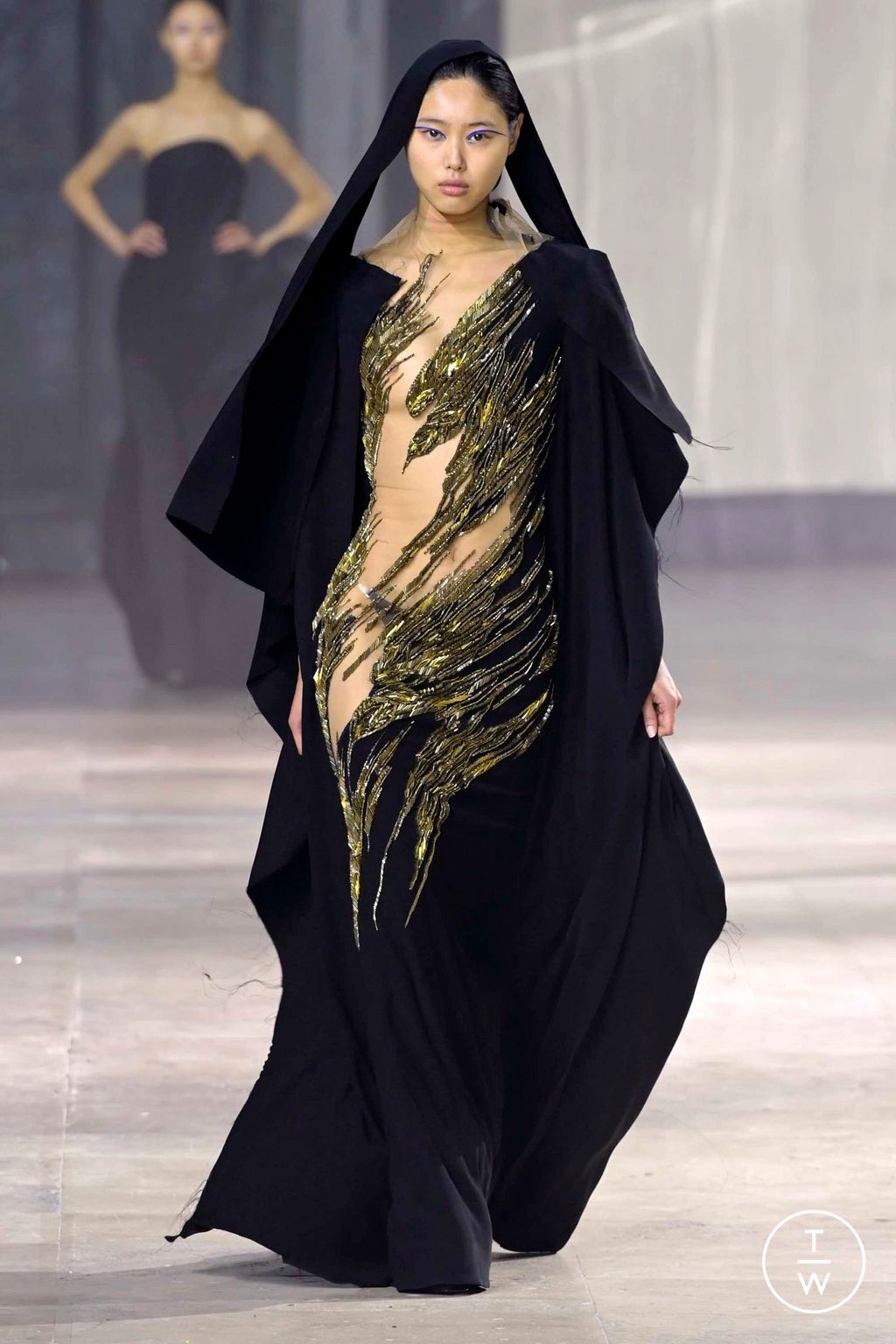 Fashion Week Paris Spring/Summer 2023 look 27 de la collection Gaurav Gupta couture