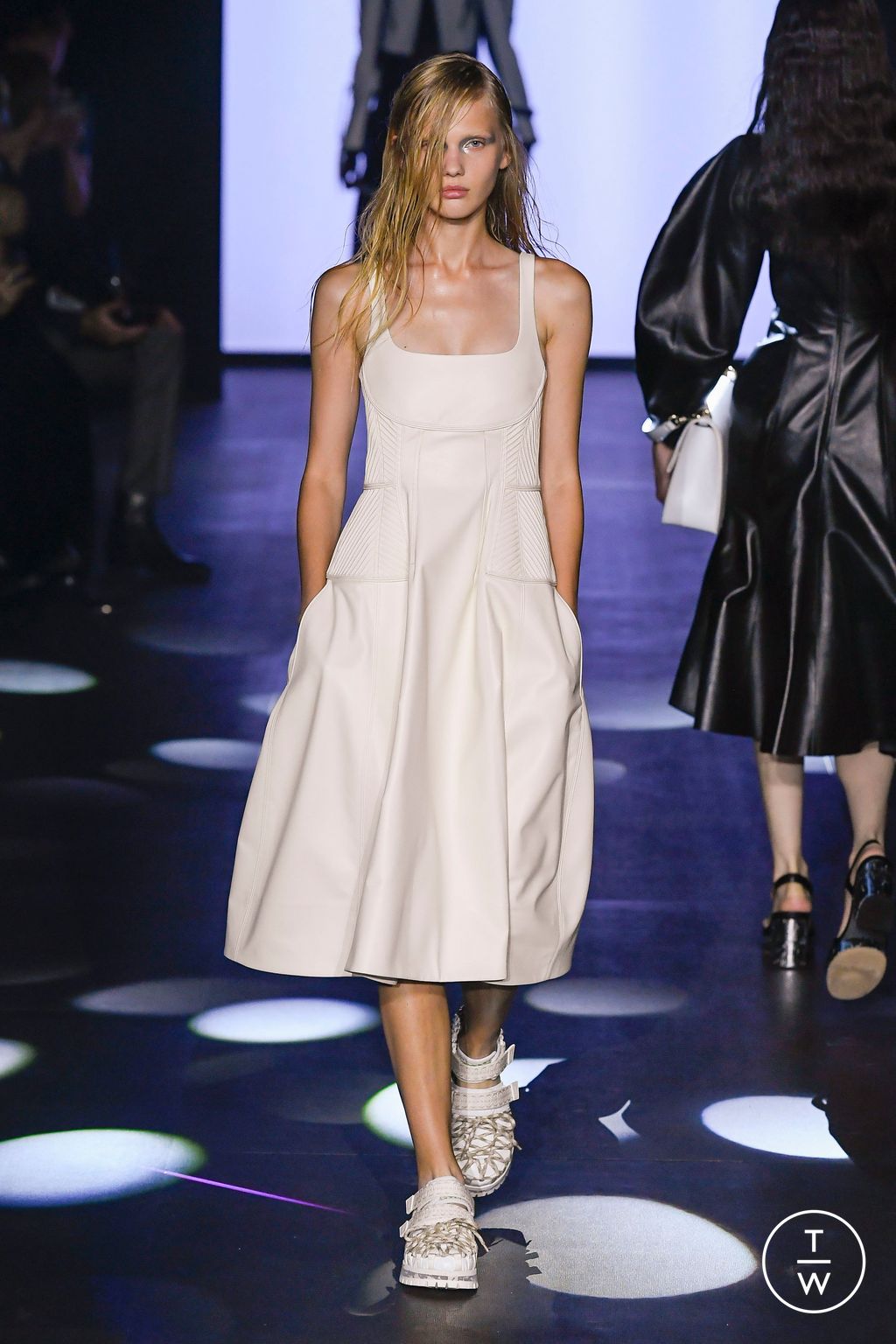 Fashion Week Paris Spring/Summer 2023 look 18 from the Chloé collection 女装