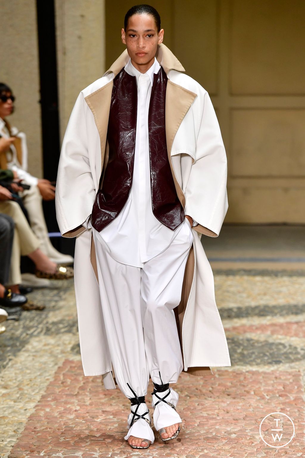 Fashion Week Milan Spring/Summer 2023 look 15 de la collection Calcaterra womenswear
