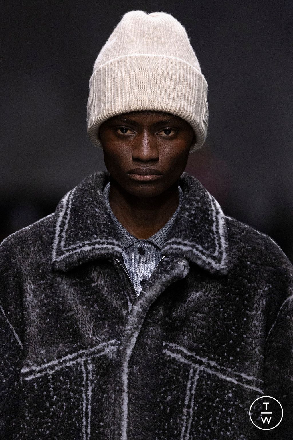 Fashion Week Paris Fall/Winter 2024 look 94 de la collection Fendi menswear accessories