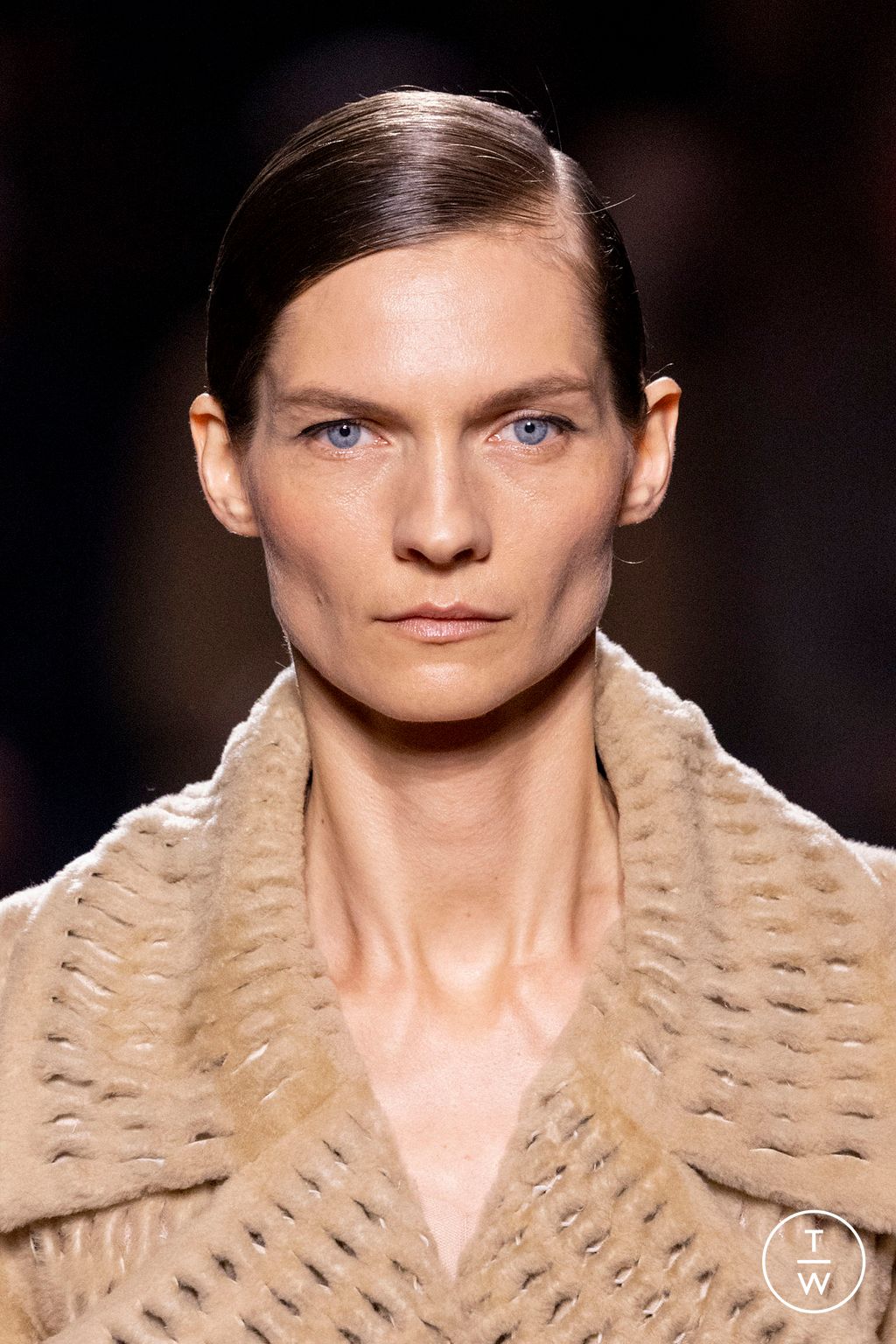 Fashion Week Milan Fall/Winter 2025 look 128 from the Fendi collection 女装配饰