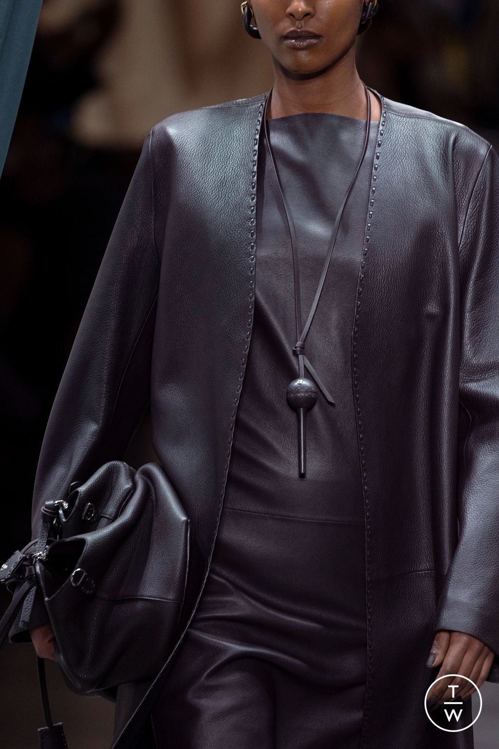 Fashion Week Milan Fall/Winter 2024 look 54 from the Fendi collection 女装配饰