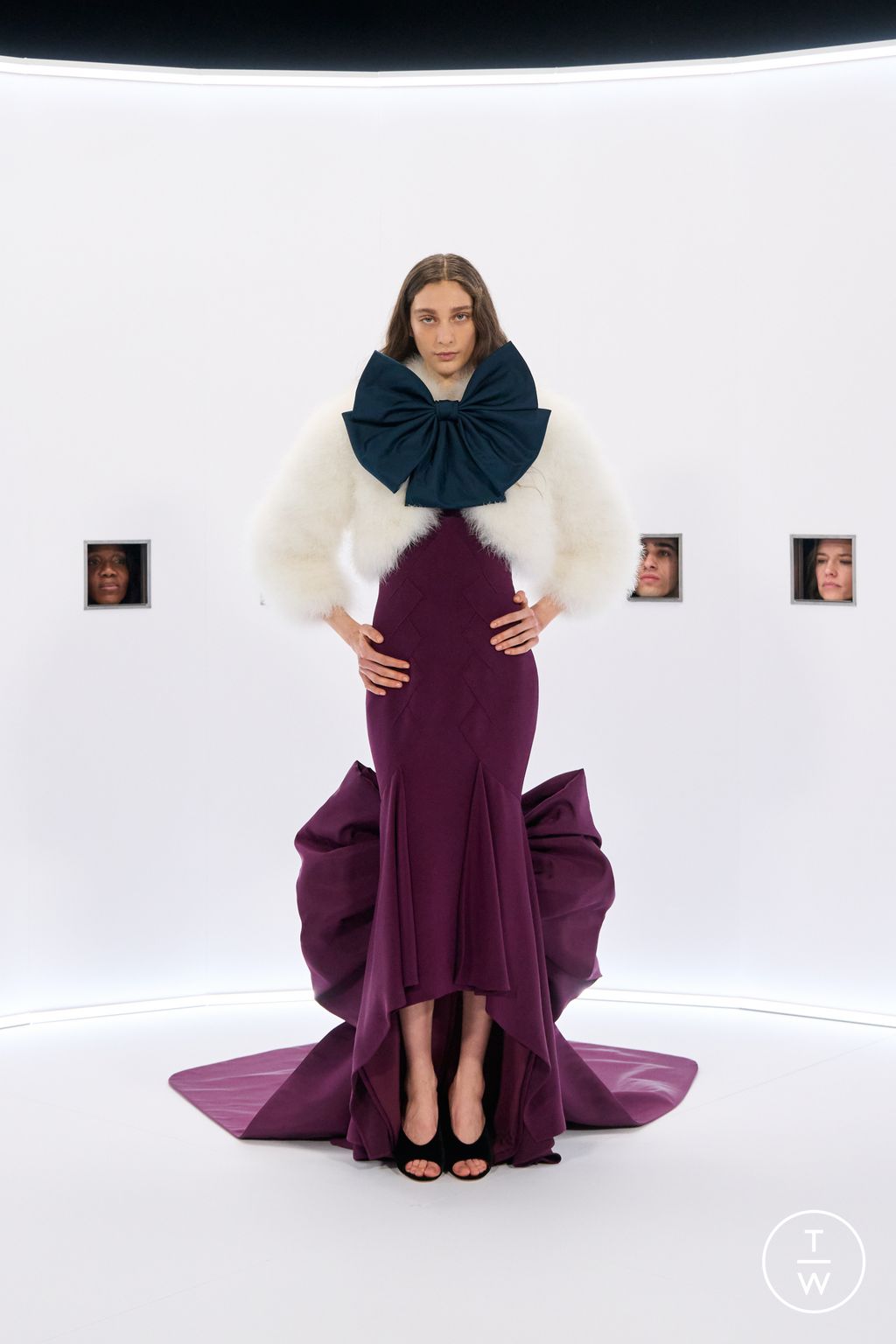 Fashion Week Paris Spring/Summer 2026 look 44 from the Valentino collection couture