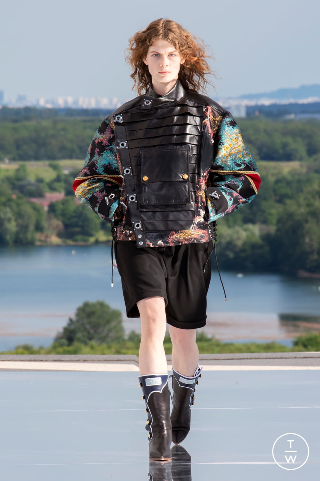 Fashion Week Paris Resort 2022 look 44 from the Louis Vuitton collection womenswear