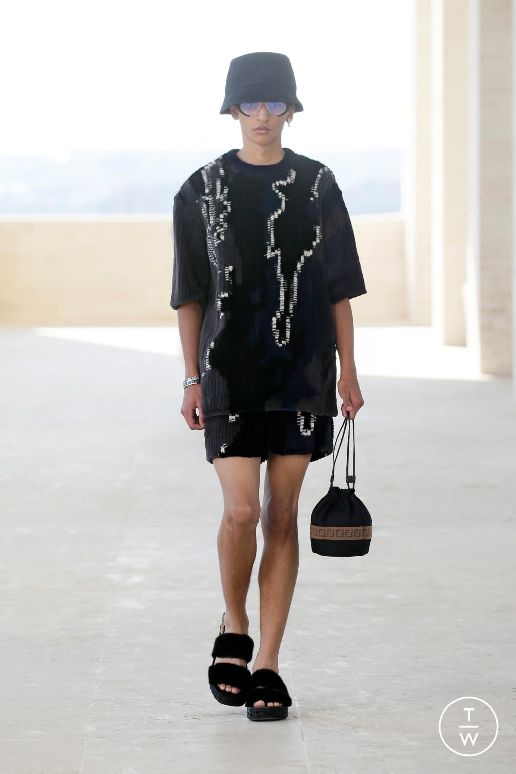 Fashion Week Milan Spring/Summer 2022 look 44 from the Fendi collection 男装