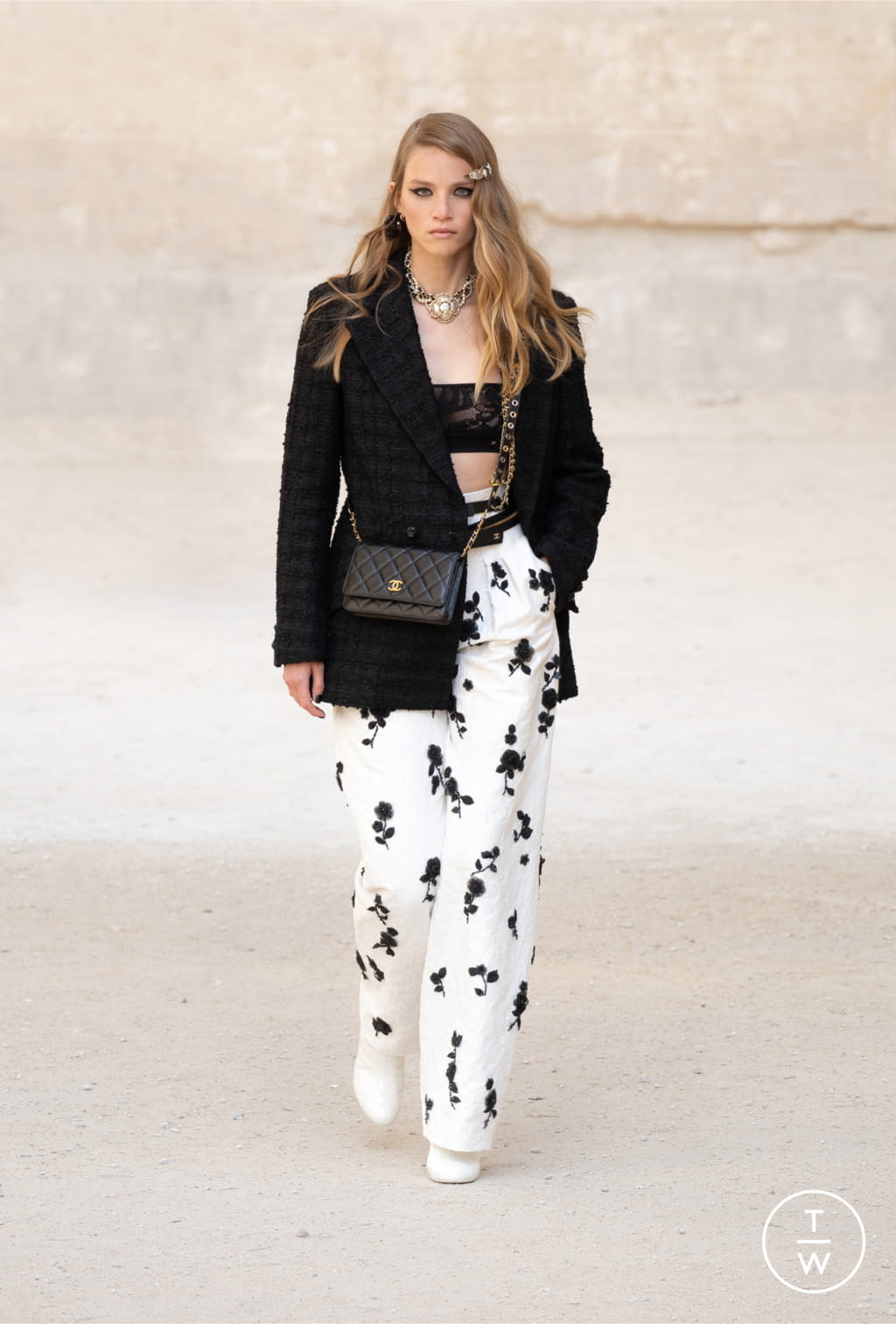Fashion Week Paris Resort 2022 look 44 from the Chanel collection womenswear