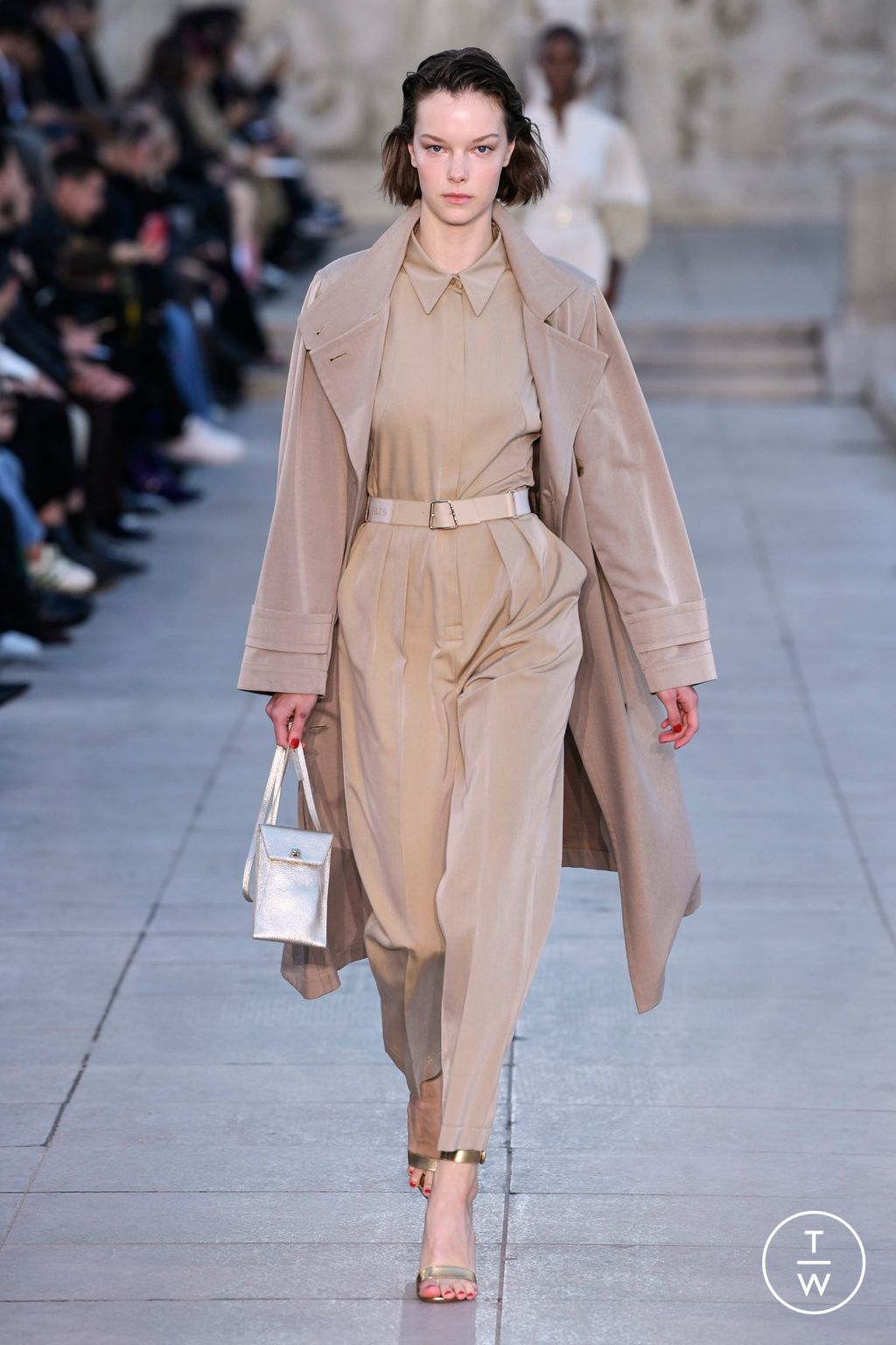 Fashion Week Paris Spring/Summer 2023 look 17 from the Akris collection 女装
