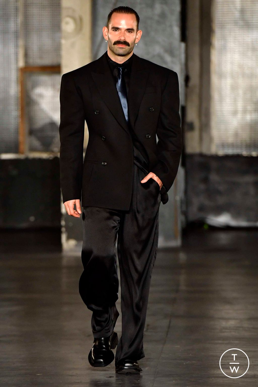 Fashion Week Paris Fall/Winter 2023 look 11 from the Louis Gabriel Nouchi collection 男装