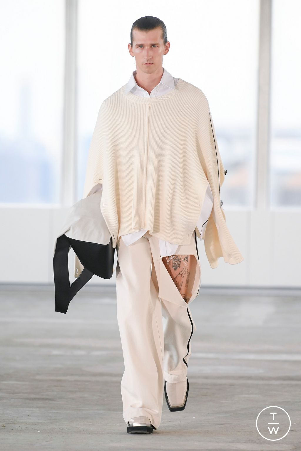 Fashion Week New York Spring/Summer 2023 look 22 de la collection Peter Do womenswear
