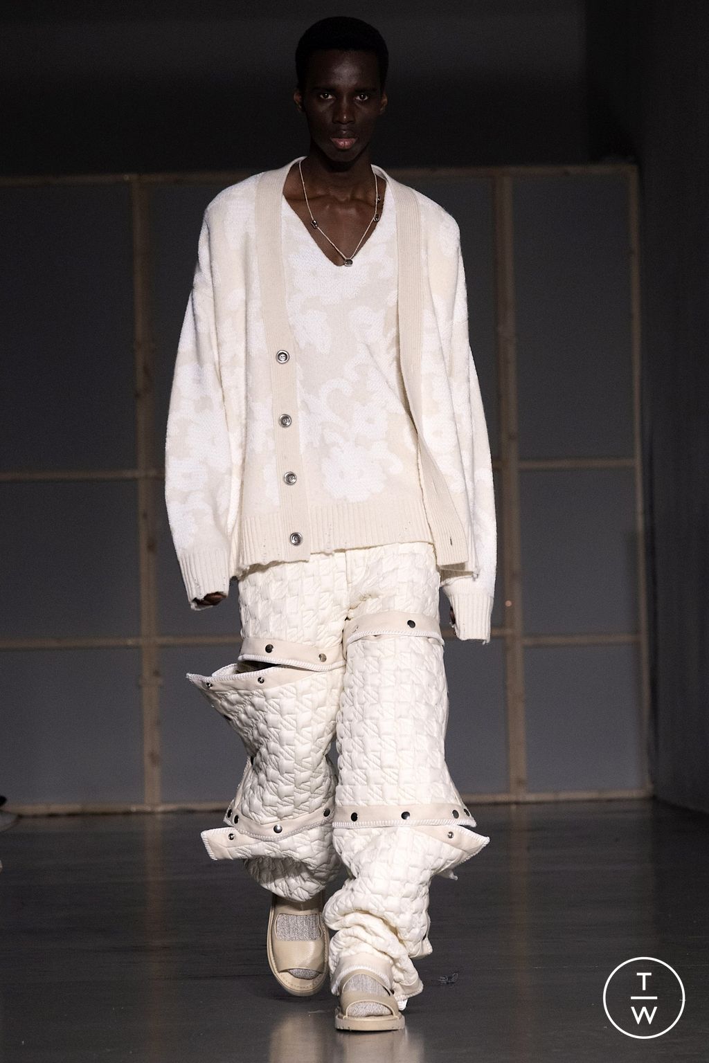 Fashion Week Milan Fall/Winter 2023 look 28 de la collection Federico Cina menswear