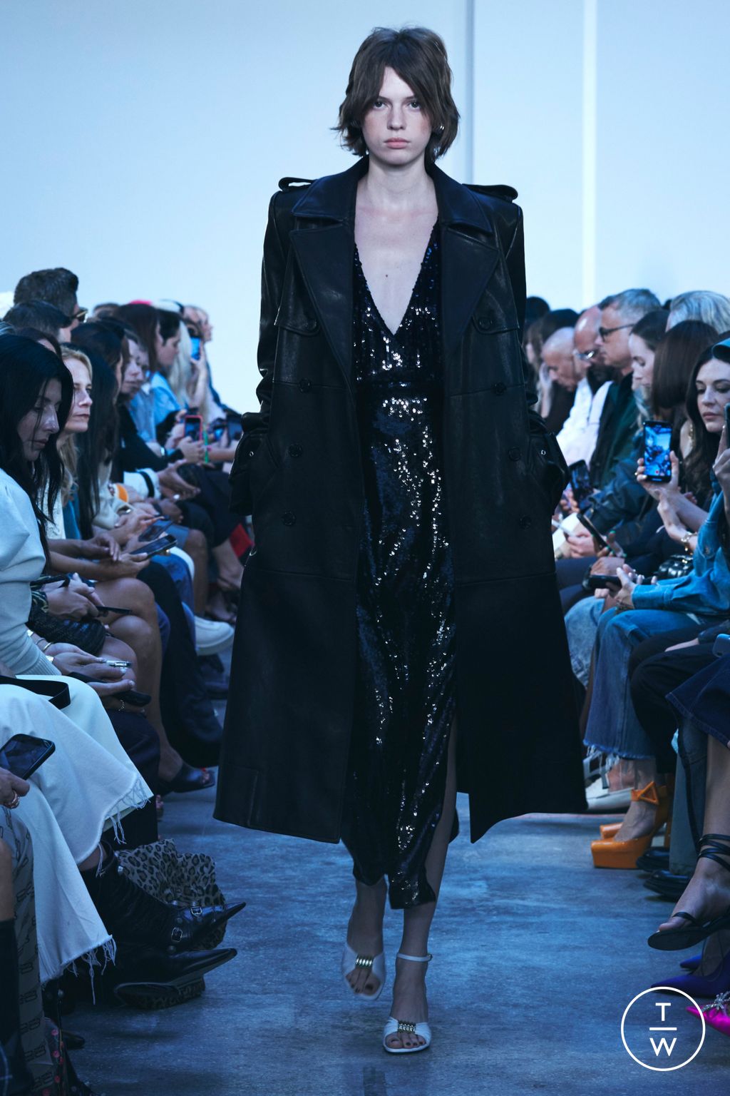 Fashion Week New York Spring/Summer 2023 look 16 de la collection Khaite womenswear