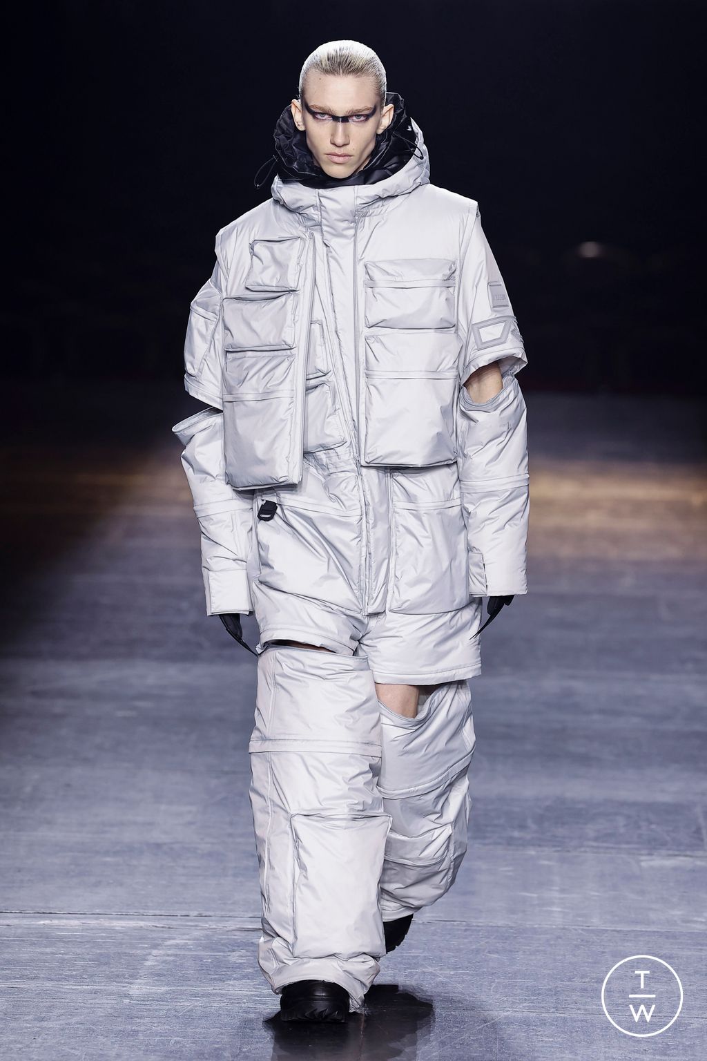 Fashion Week Paris Fall/Winter 2023 look 25 de la collection Rains menswear