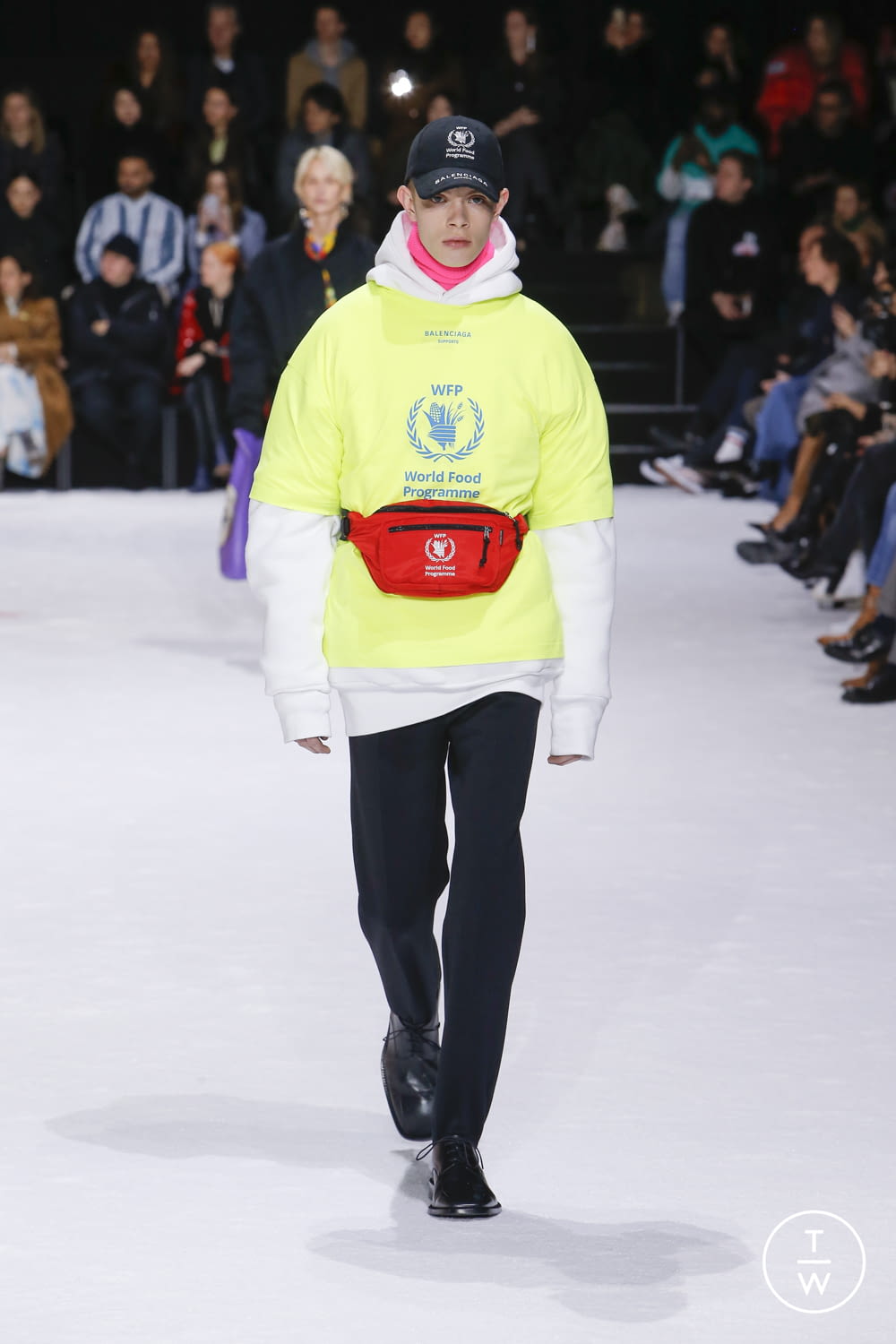 Fashion Week Paris Fall/Winter 2018 look 45 from the Balenciaga collection 女装