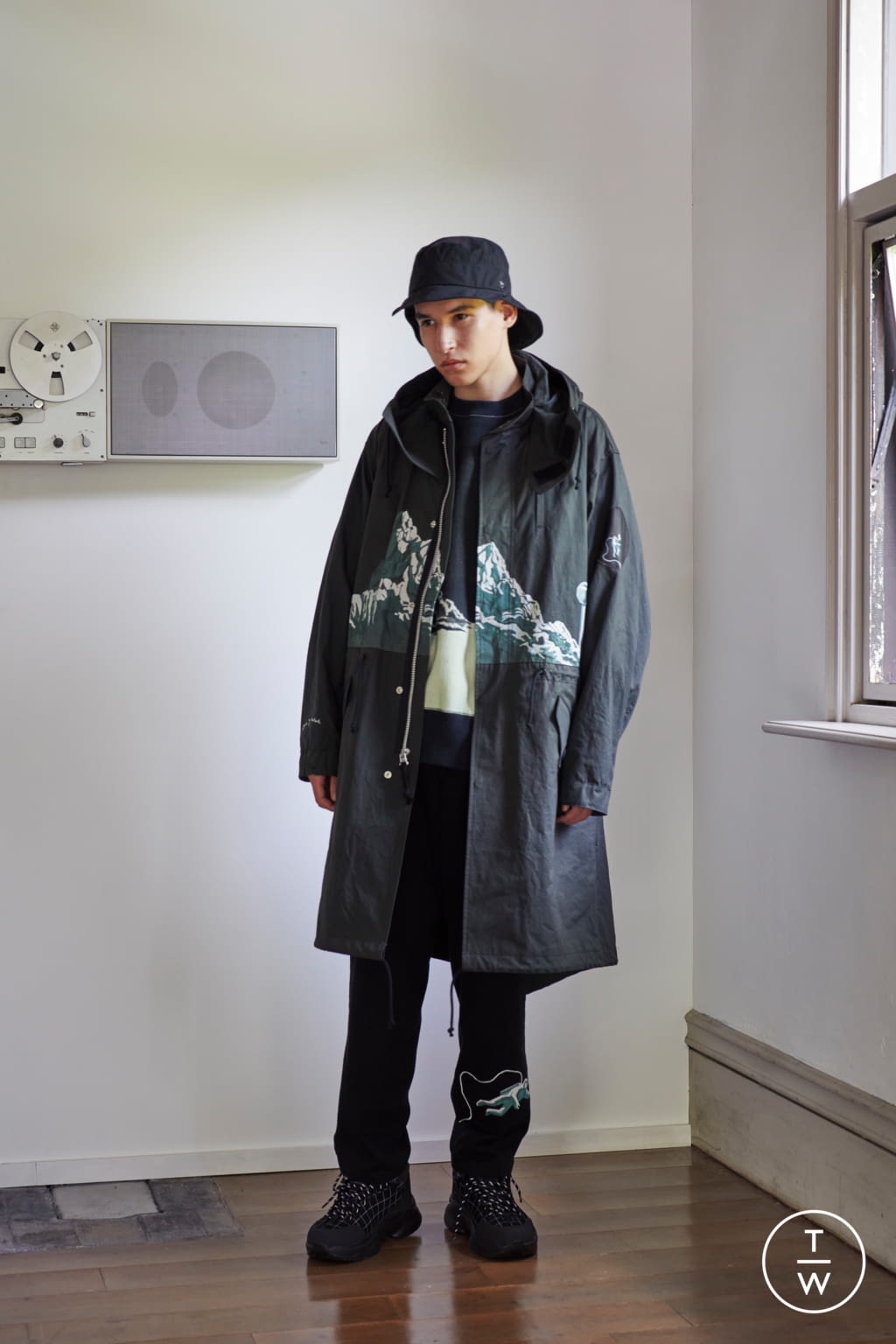 Fashion Week Paris Spring/Summer 2022 look 46 from the Undercover collection 男装