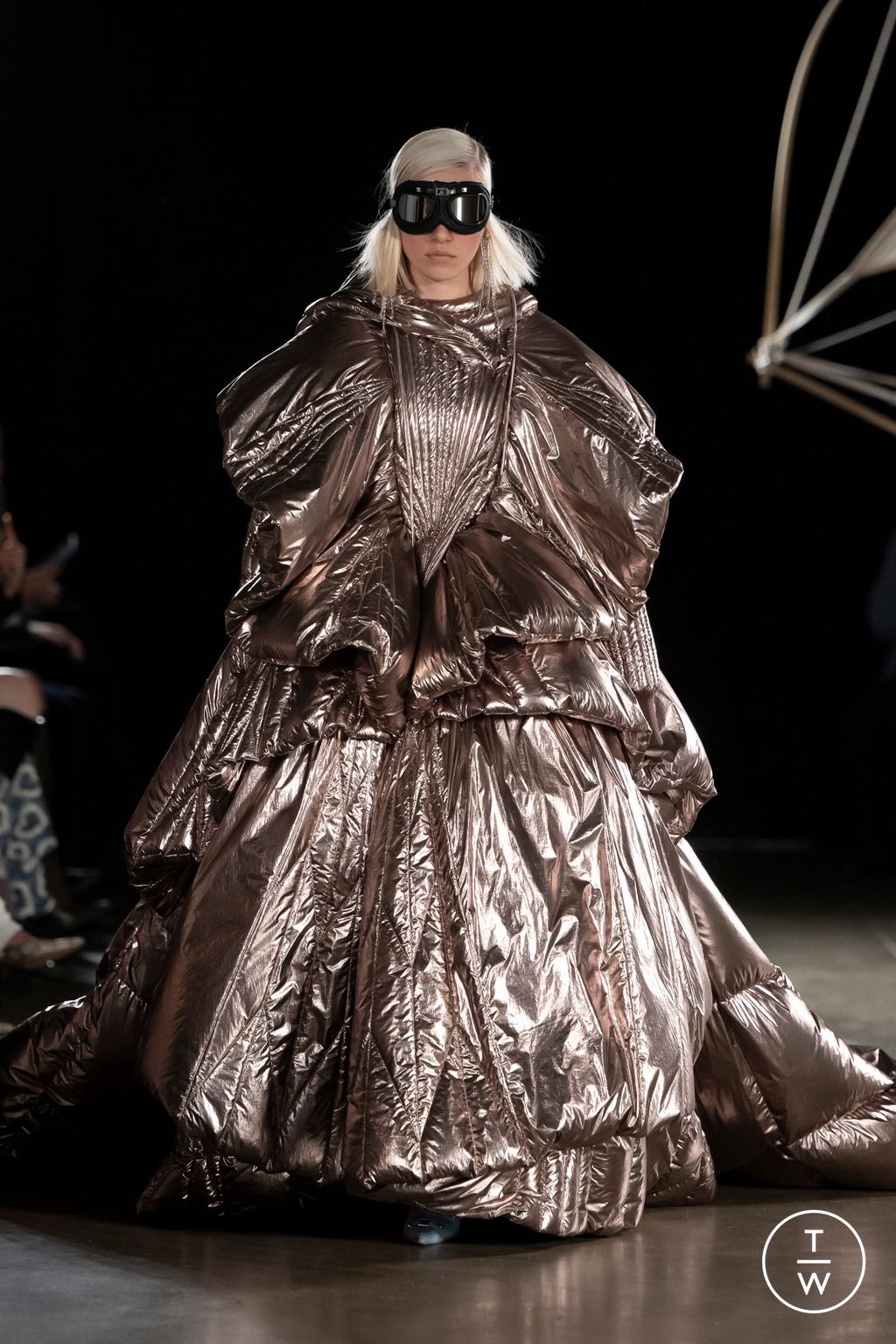 Fashion Week London Fall/Winter 2023 look 45 from the MITHRIDATE collection 女装