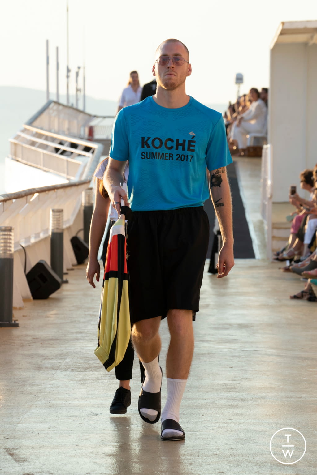 Fashion Week Paris Resort 2019 look 45 from the Koché collection 女装