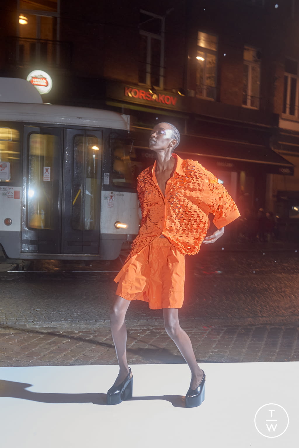 Fashion Week Paris Spring/Summer 2022 look 45 from the Dries Van Noten collection menswear
