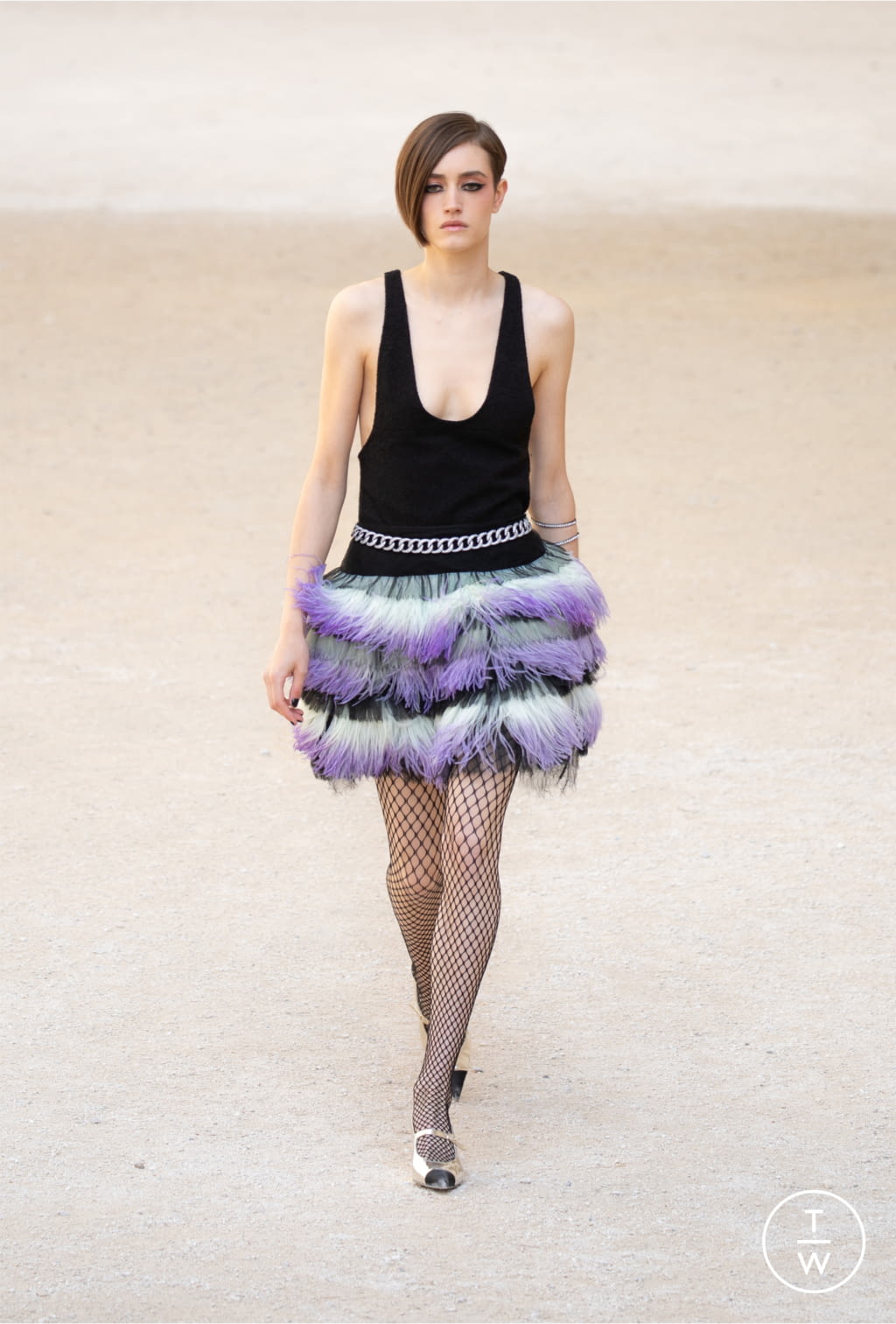Fashion Week Paris Resort 2022 look 45 from the Chanel collection 女装