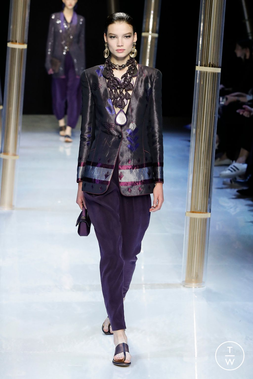 Fashion Week Milan Spring/Summer 2023 look 24 de la collection Giorgio Armani womenswear
