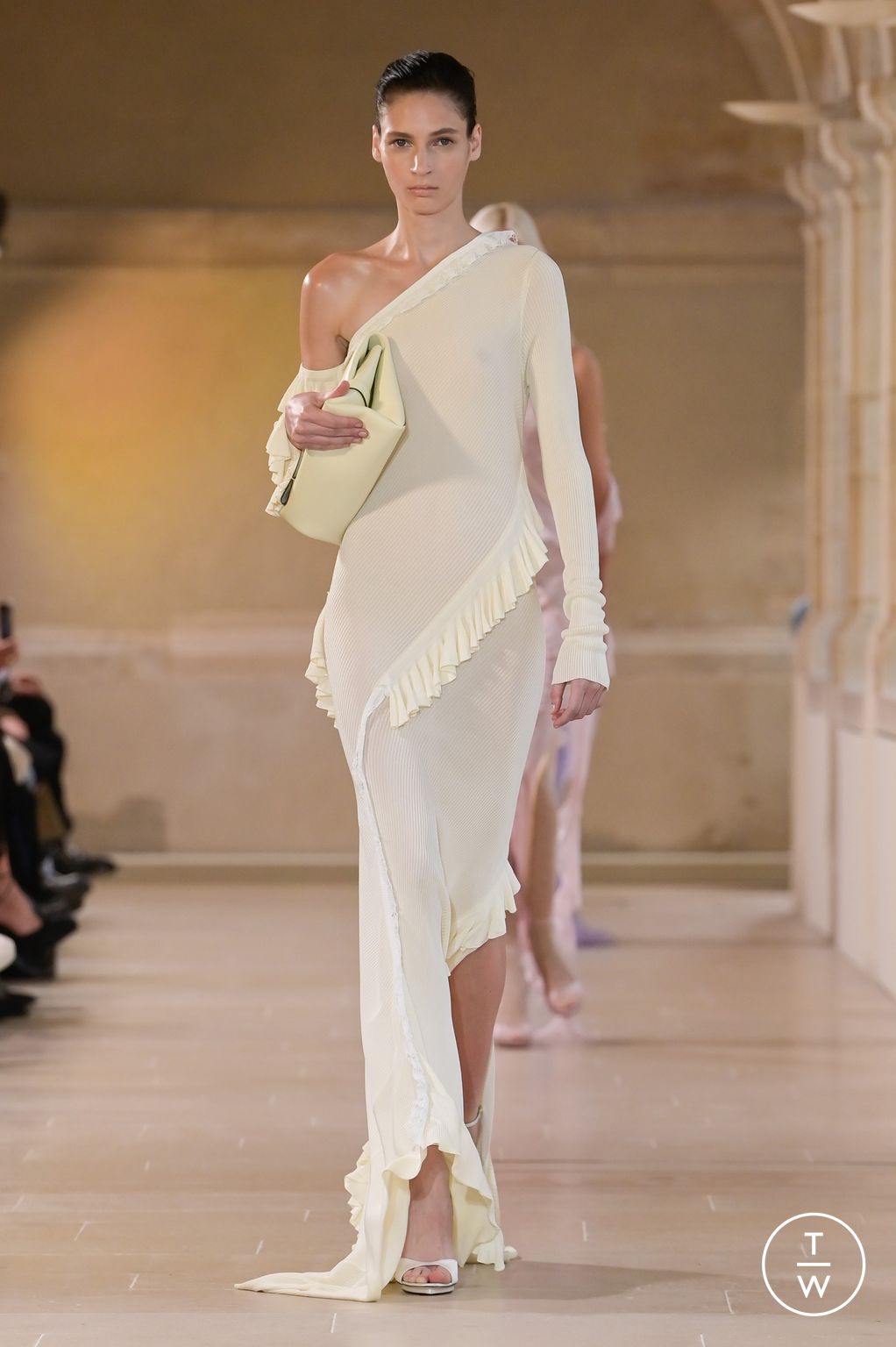 Fashion Week Paris Spring/Summer 2023 look 14 from the Victoria Beckham collection 女装