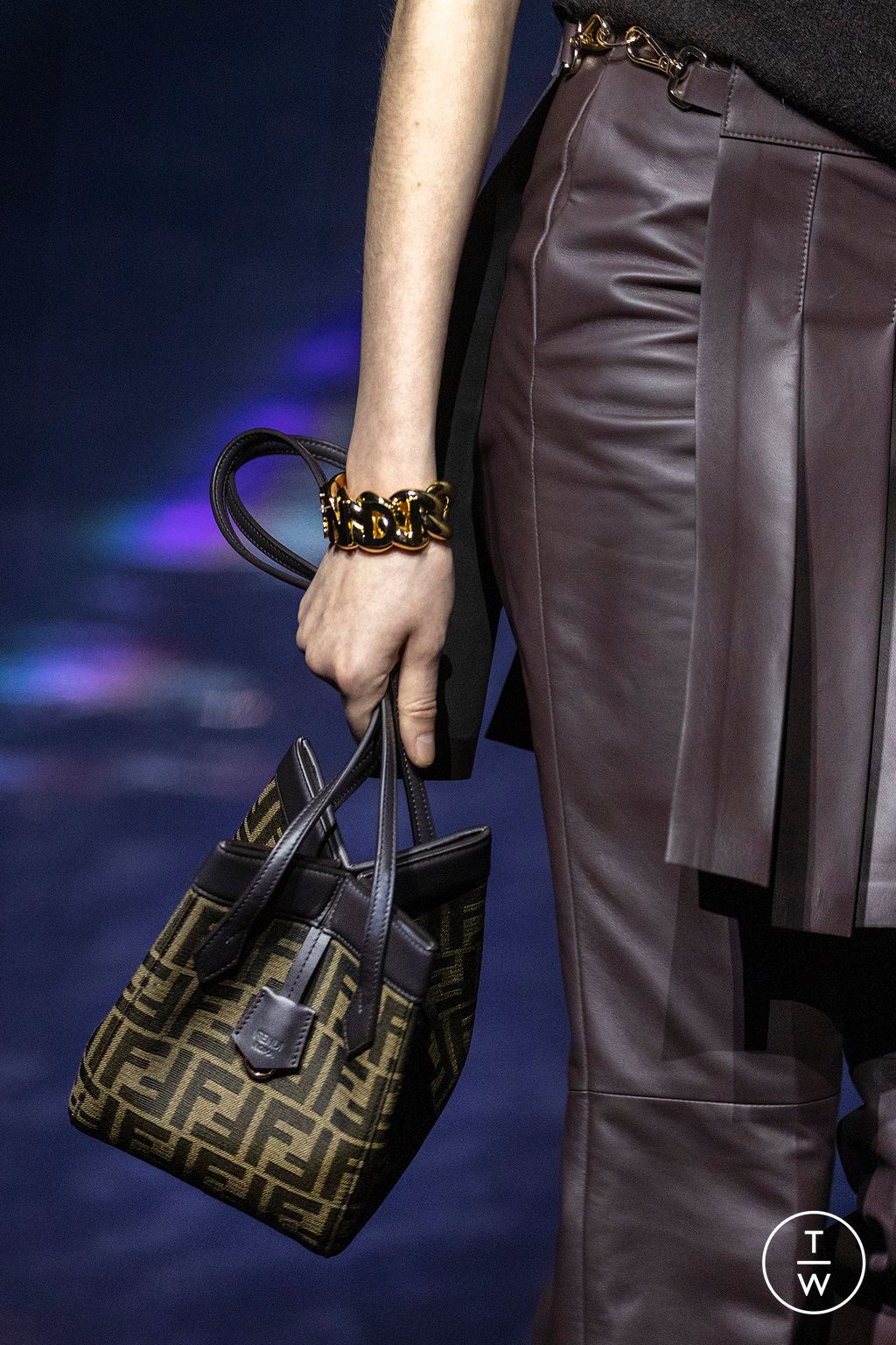 Fashion Week Milan Fall/Winter 2023 look 20 from the Fendi collection womenswear accessories