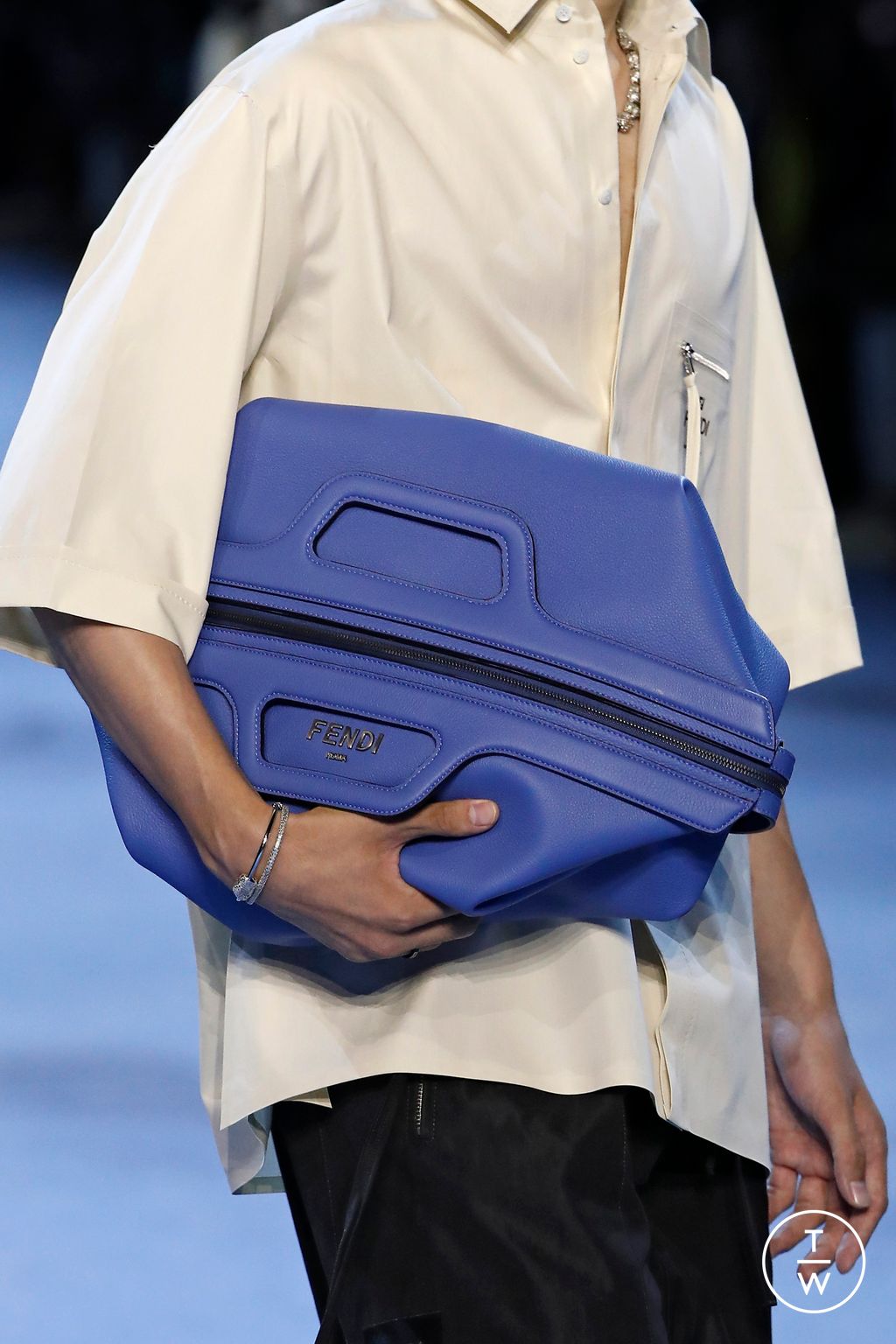 Fashion Week Milan Spring/Summer 2023 look 37 de la collection Fendi menswear accessories