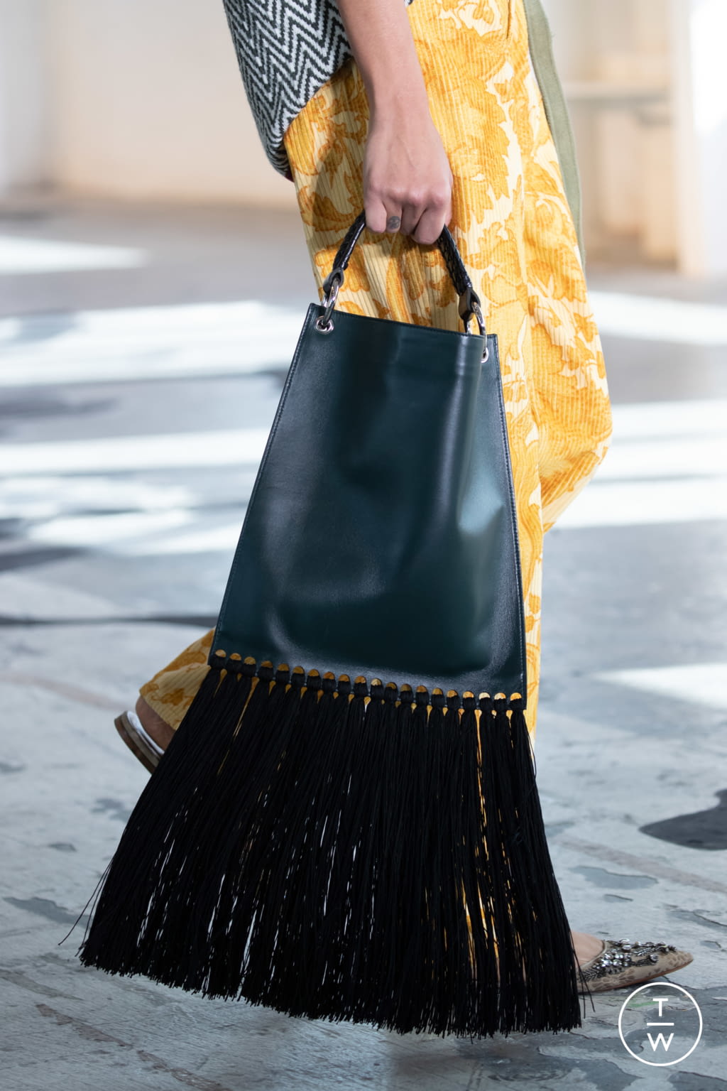 Fashion Week Milan Fall/Winter 2021 look 27 de la collection Etro womenswear accessories