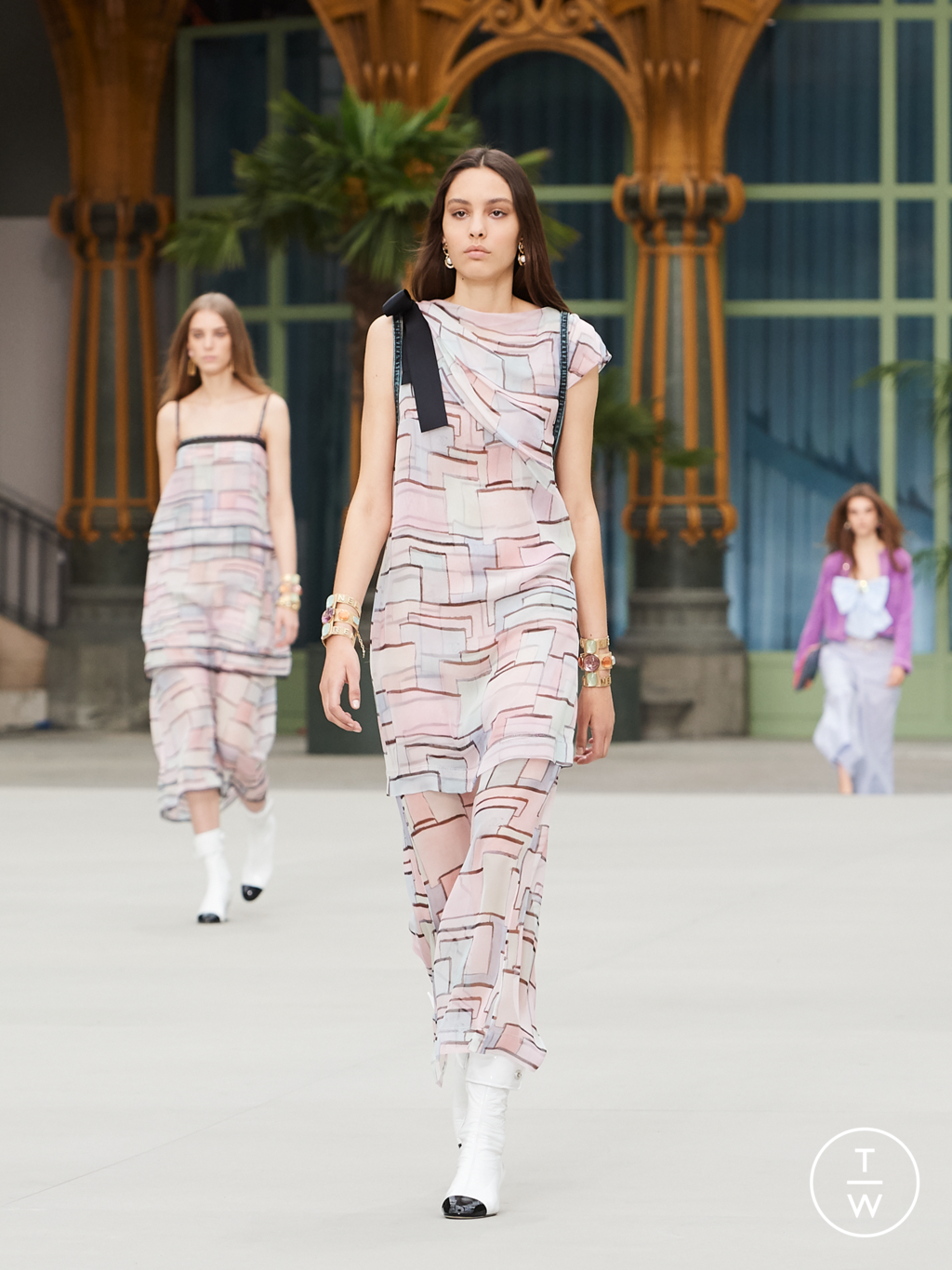 Fashion Week Paris Resort 2020 look 46 from the Chanel collection womenswear