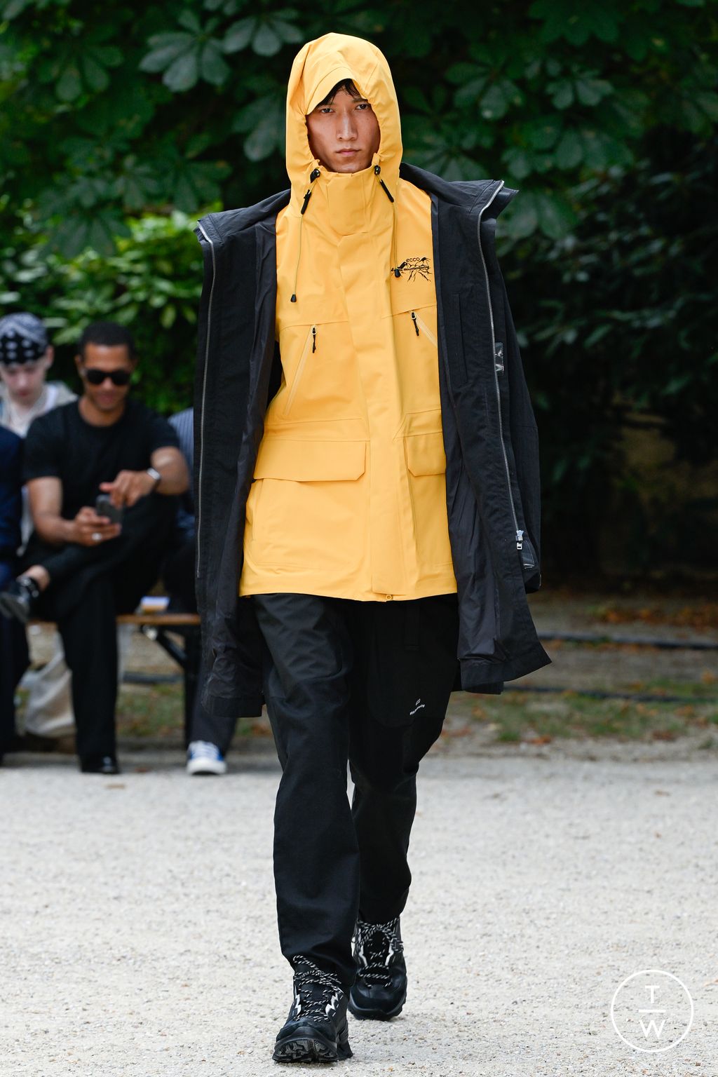Fashion Week Paris Spring/Summer 2026 look 46 from the White Mountaineering collection menswear