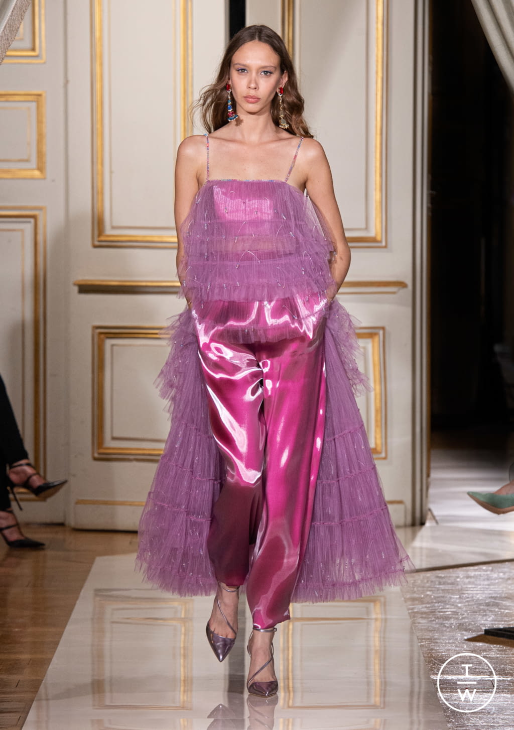Fashion Week Paris Fall/Winter 2021 look 46 from the Giorgio Armani Privé collection couture