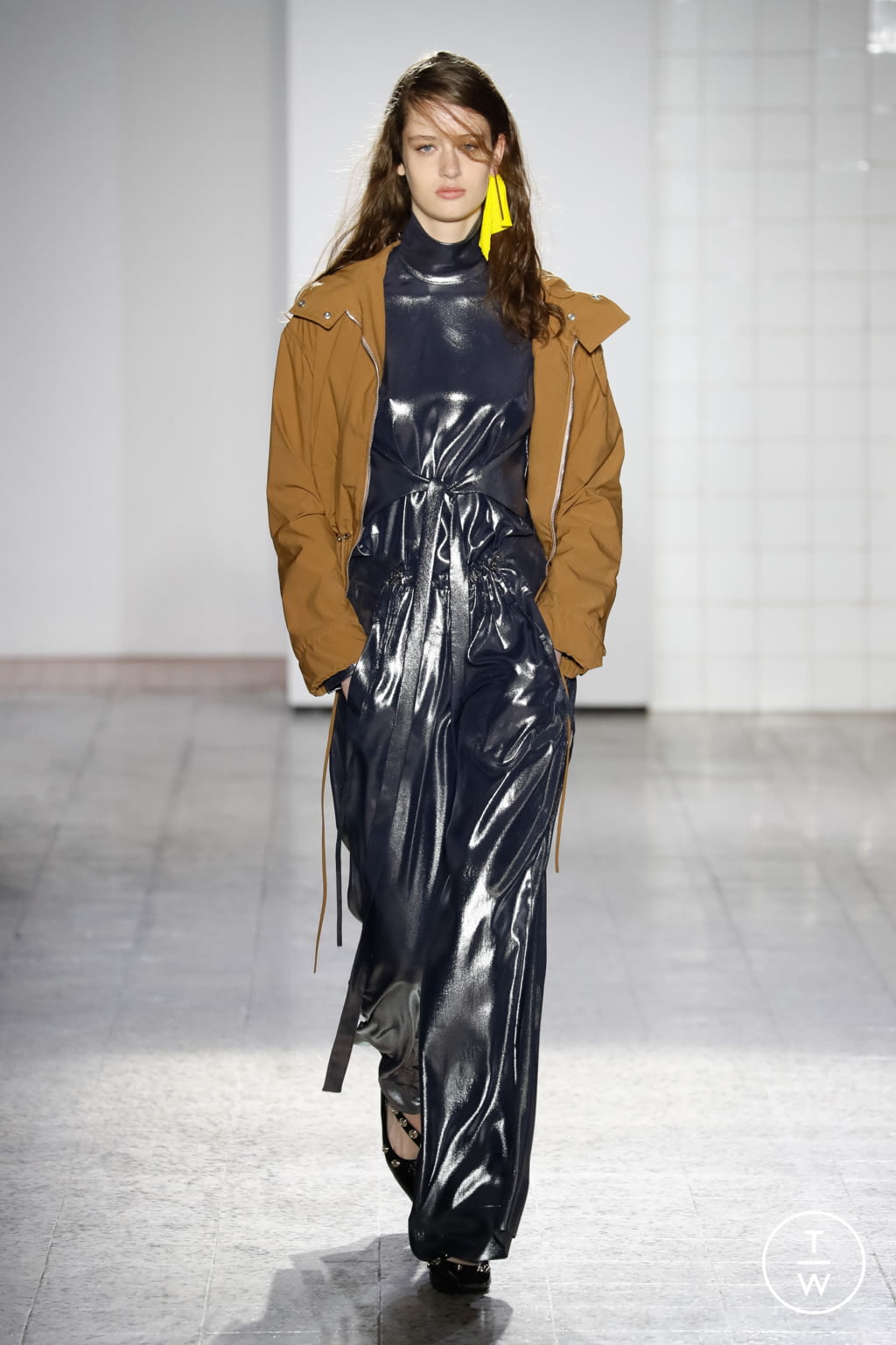 Fashion Week Milan Fall/Winter 2017 look 46 from the Cédric Charlier collection womenswear