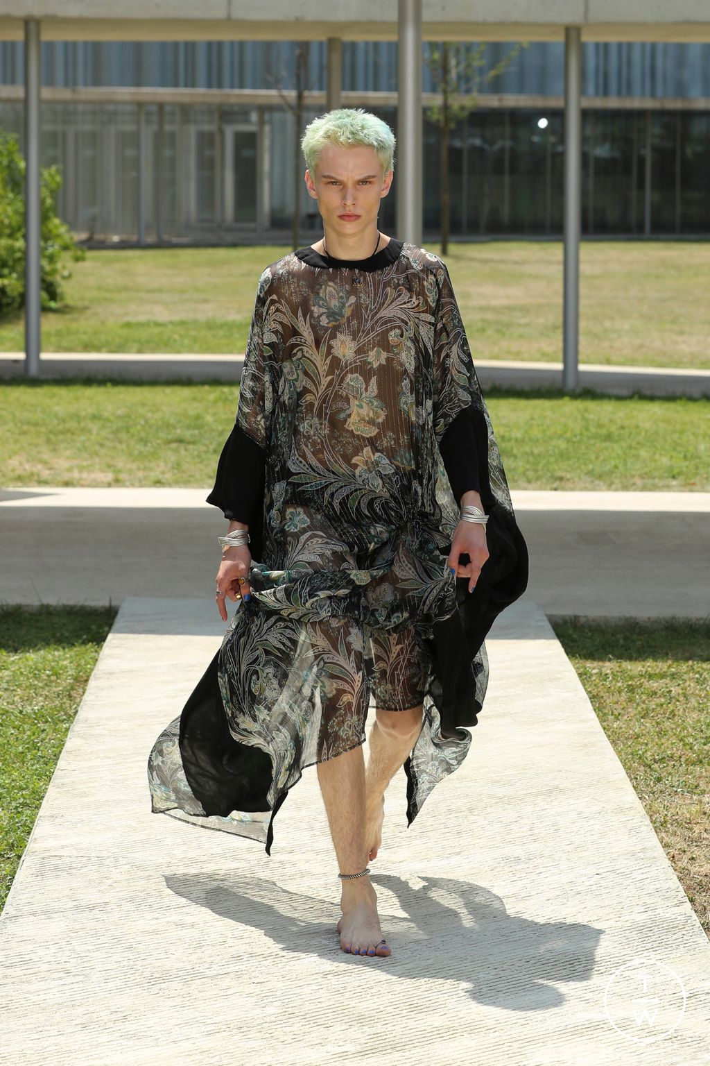 Fashion Week Milan Spring/Summer 2023 look 46 from the Etro collection 男装