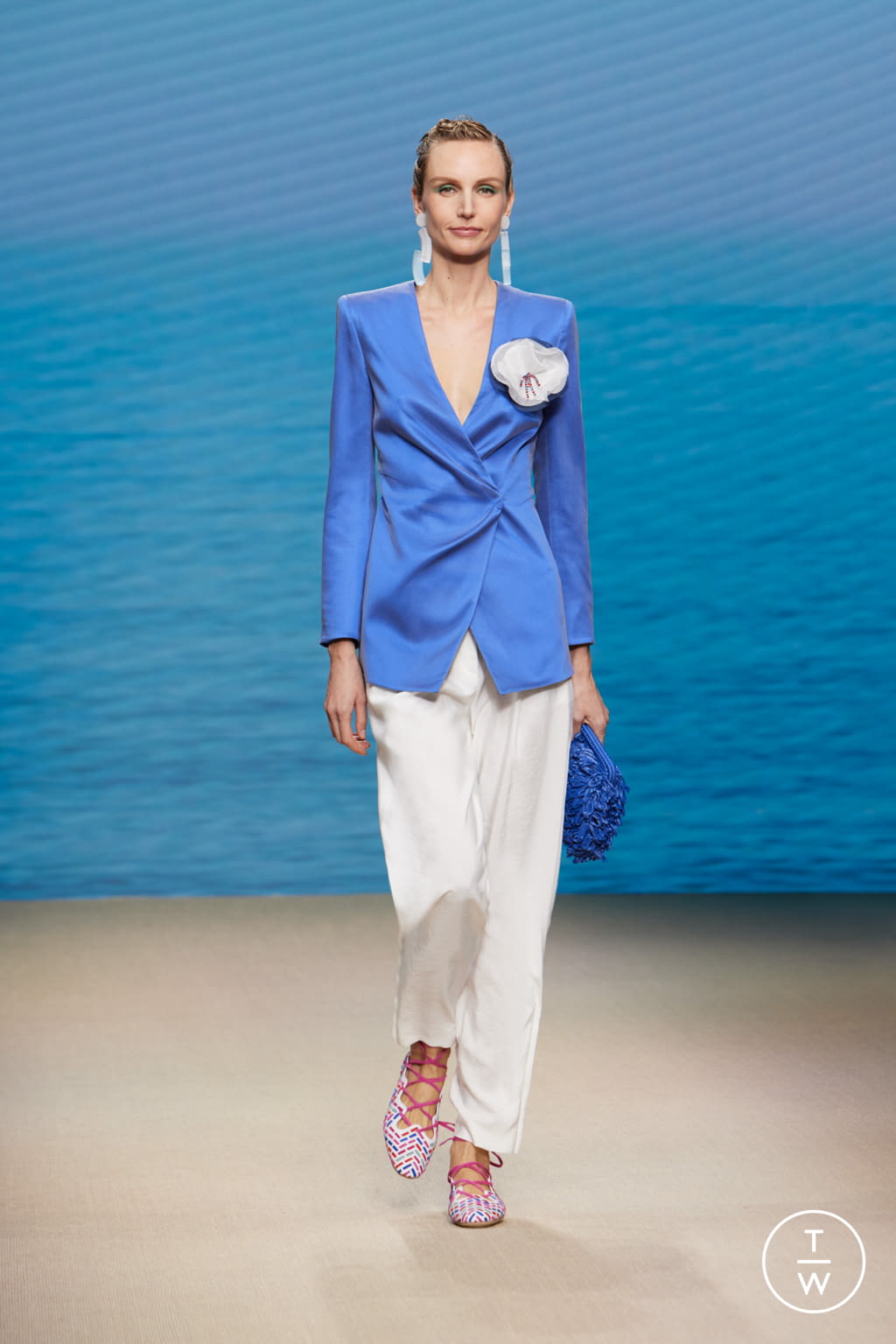 Fashion Week Milan Spring/Summer 2022 look 46 from the Giorgio Armani collection womenswear