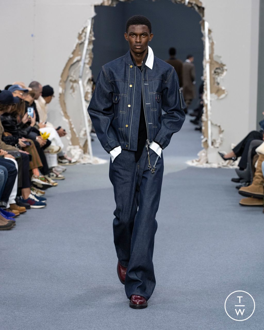 Fashion Week Paris Fall/Winter 2026 look 46 from the Sacai collection 男装