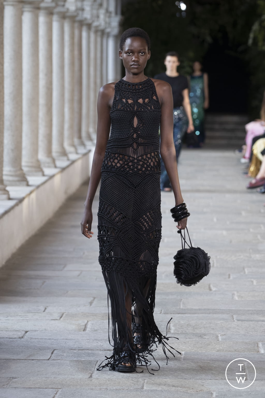Fashion Week Milan Spring/Summer 2022 look 46 from the Alberta Ferretti collection 女装