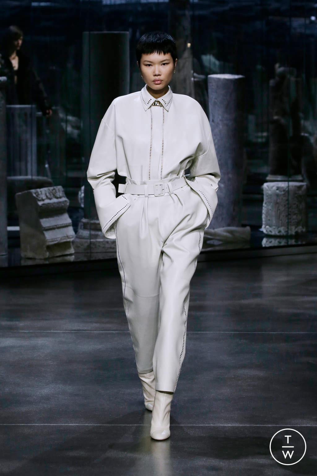 Fashion Week Milan Fall/Winter 2021 look 46 from the Fendi collection 女装