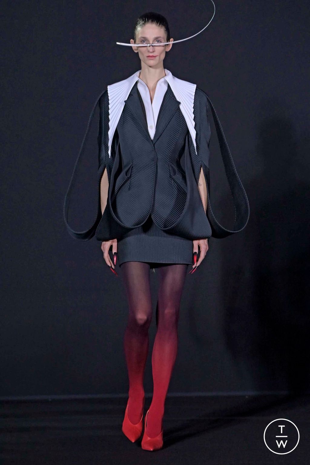 Fashion Week Paris Spring/Summer 2023 look 2 from the Robert Wun collection couture
