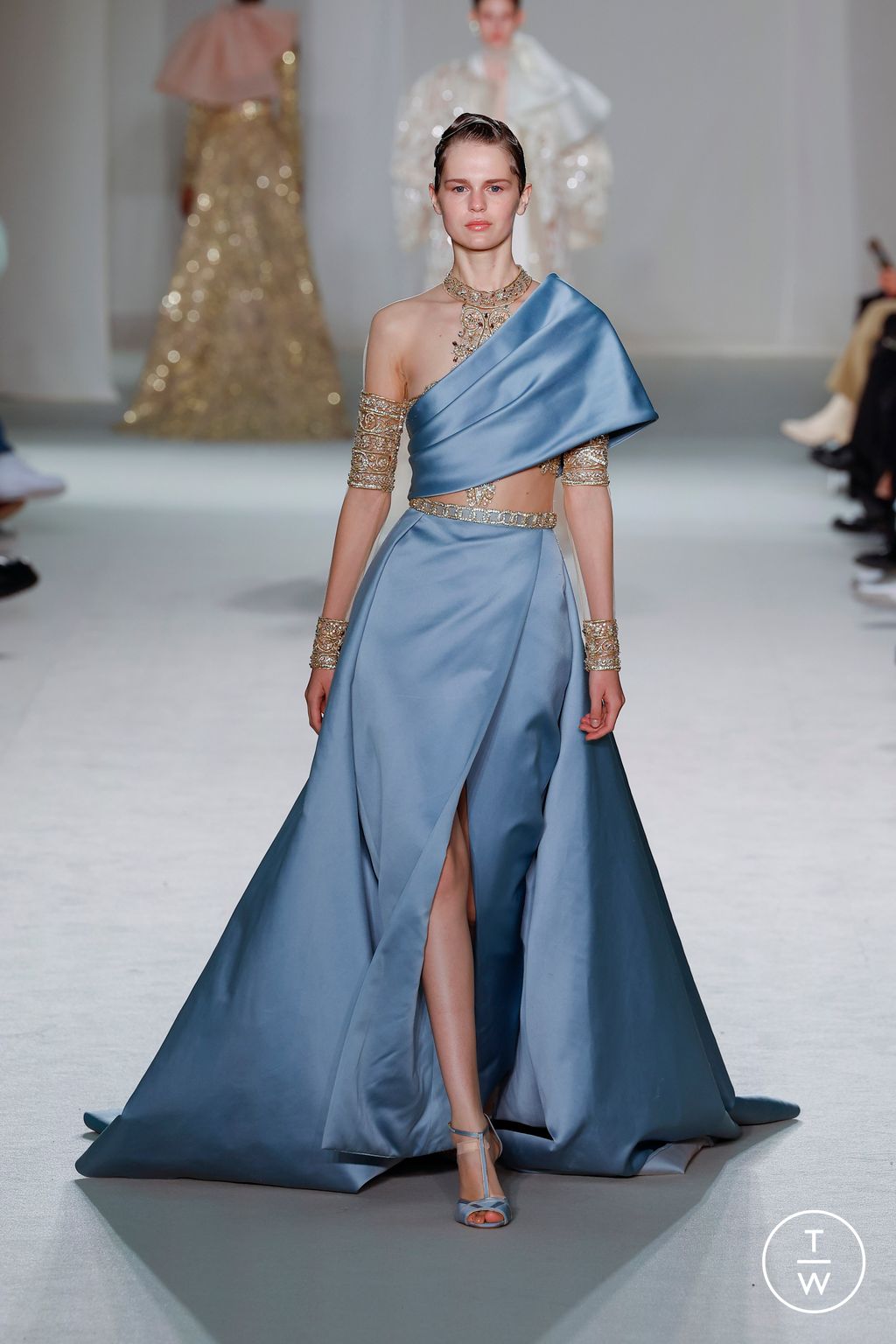 Fashion Week Paris Spring/Summer 2023 look 36 from the Elie Saab collection couture