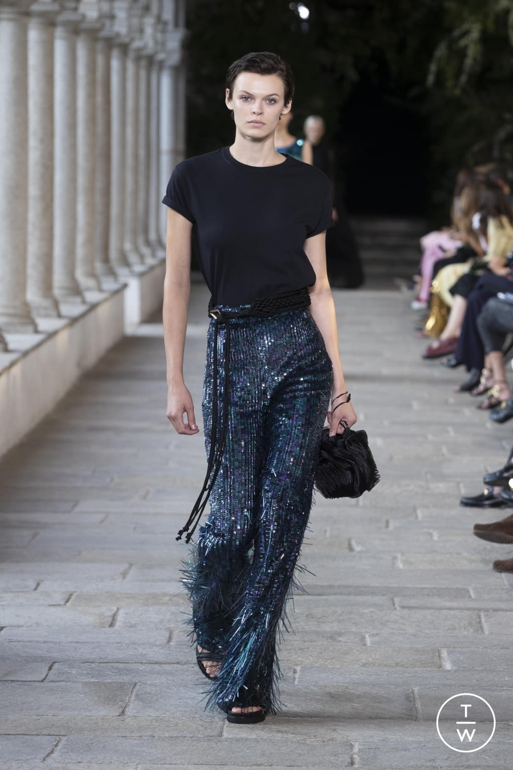 Fashion Week Milan Spring/Summer 2022 look 47 from the Alberta Ferretti collection 女装