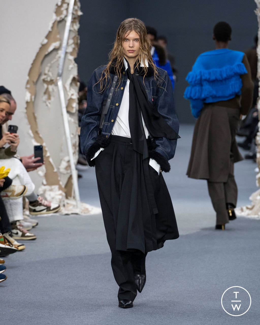 Fashion Week Paris Fall/Winter 2026 look 47 from the Sacai collection menswear