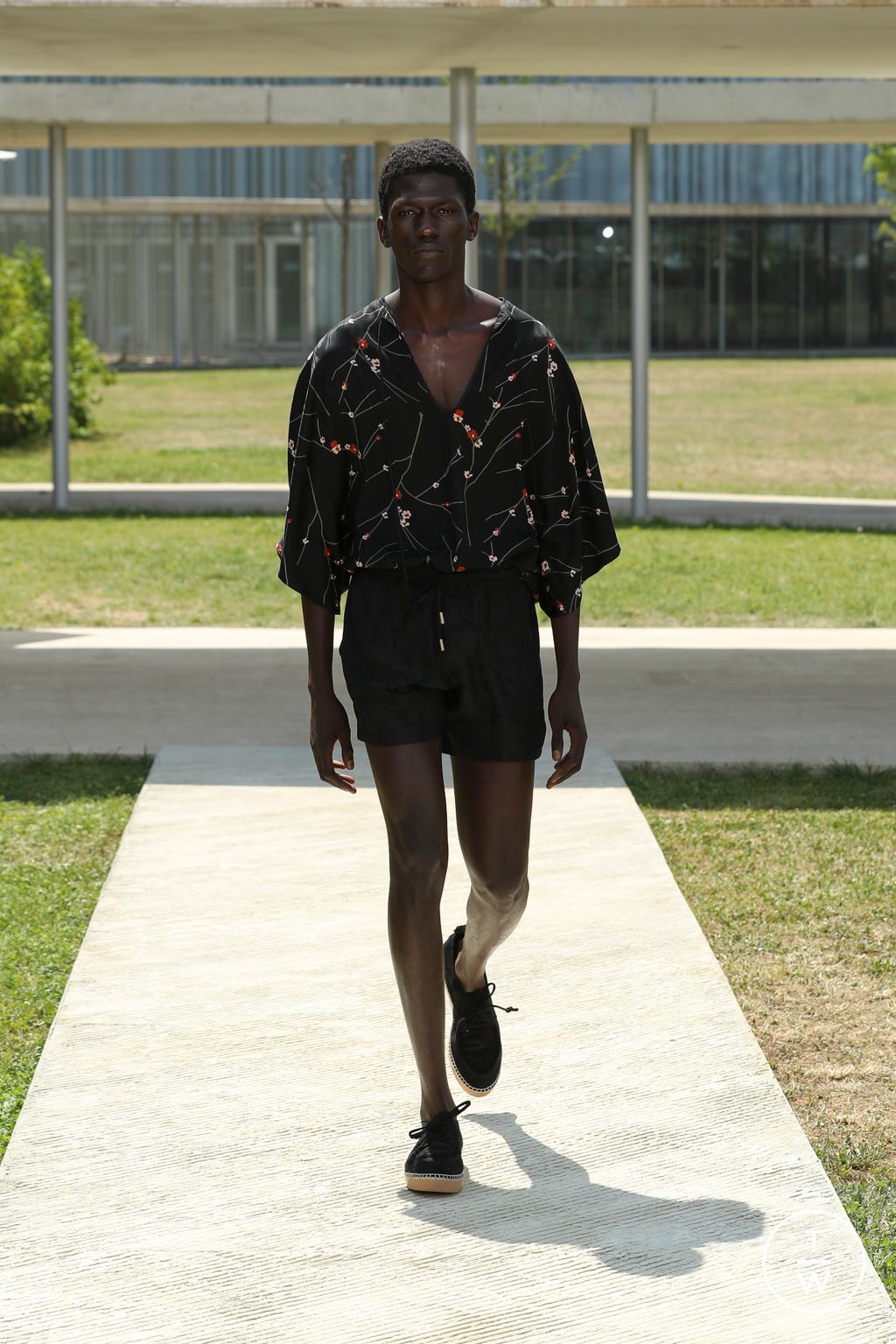 Fashion Week Milan Spring/Summer 2023 look 47 from the Etro collection 男装