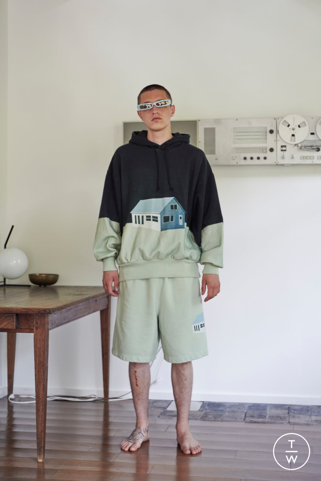 Fashion Week Paris Spring/Summer 2022 look 48 from the Undercover collection 男装