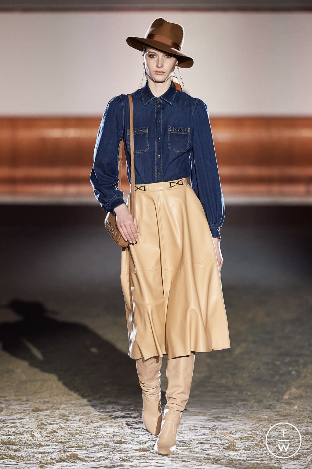 Fashion Week Milan Fall/Winter 2021 look 47 from the Elisabetta Franchi collection 女装