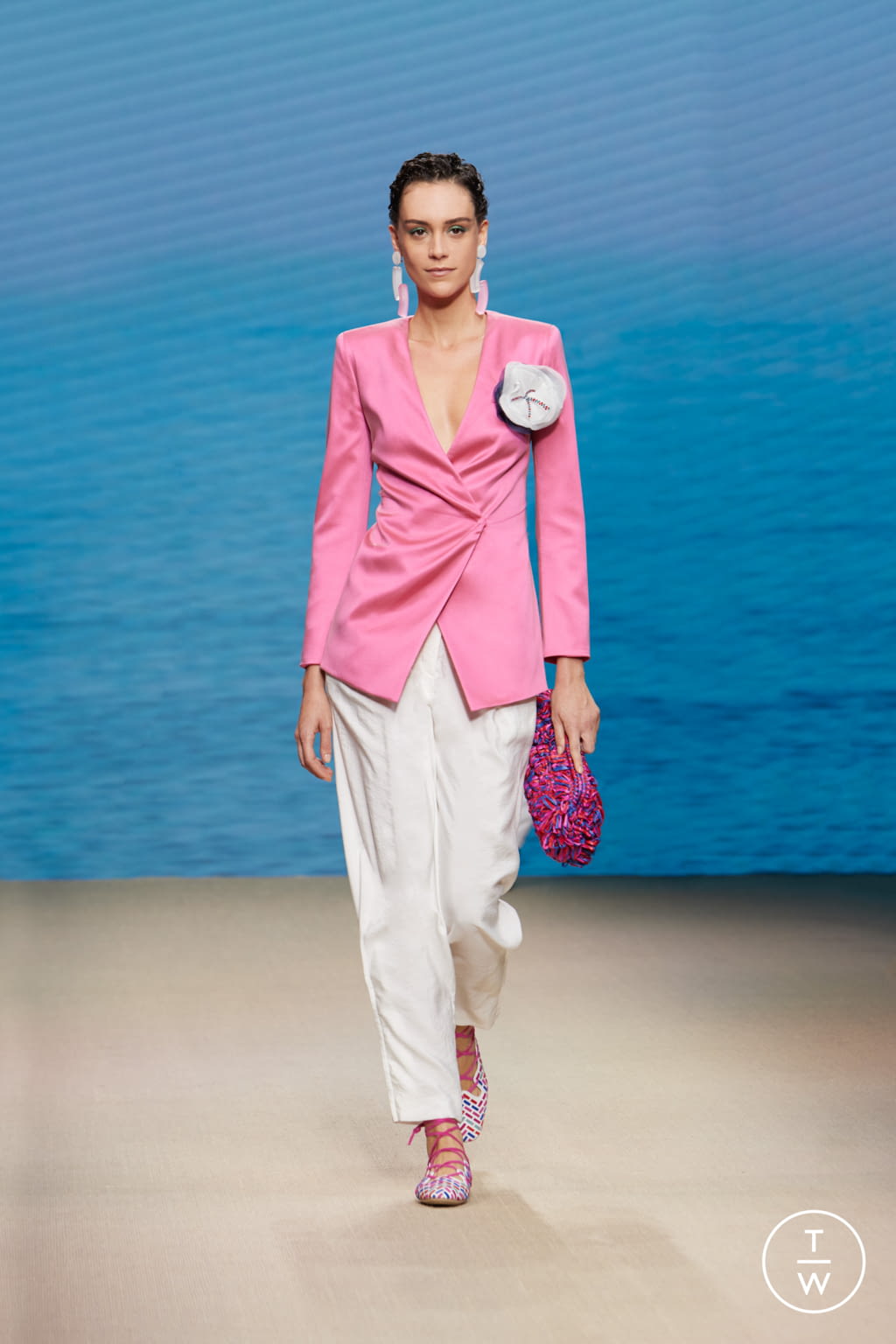 Fashion Week Milan Spring/Summer 2022 look 47 from the Giorgio Armani collection womenswear
