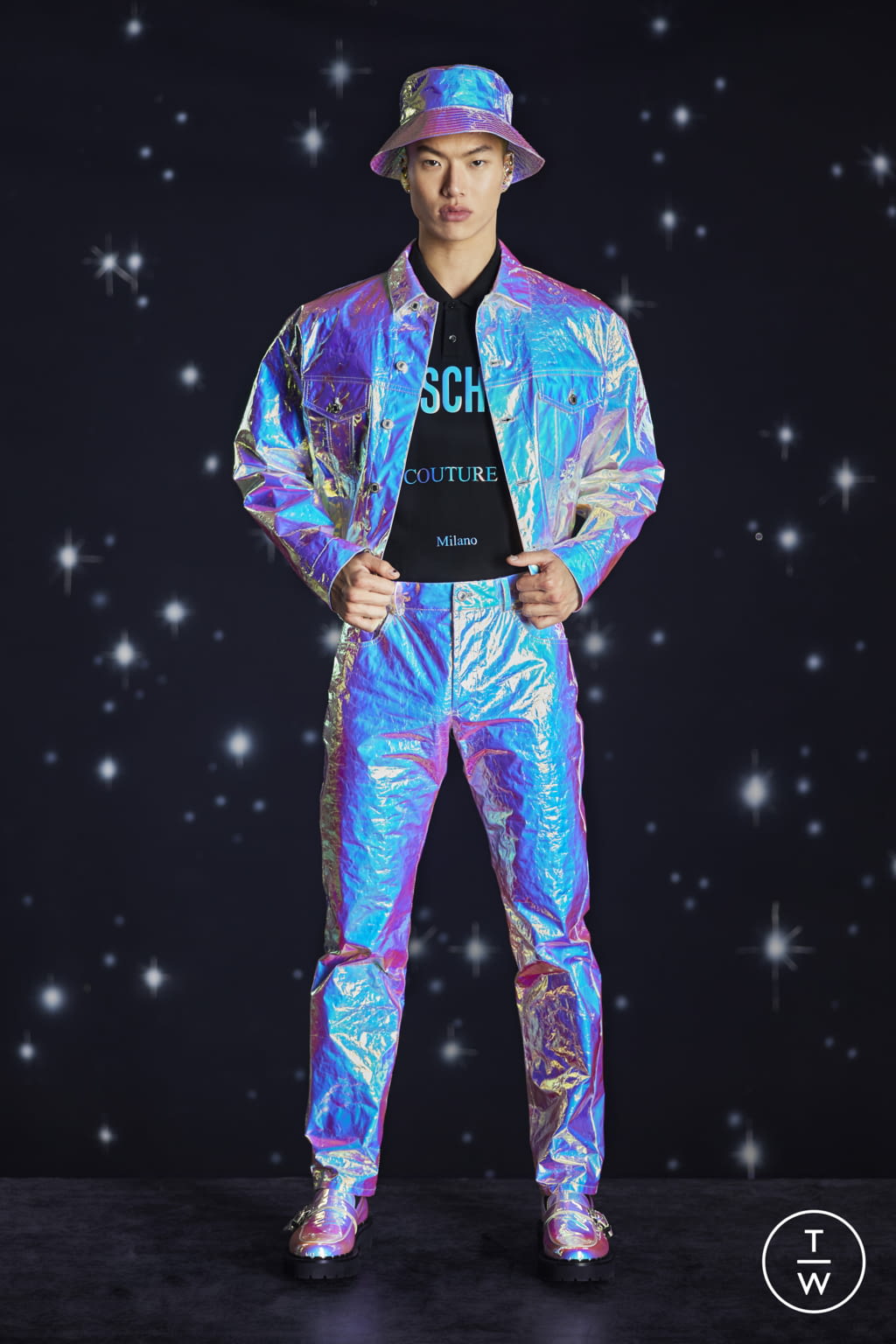 Fashion Week New York Pre-Fall 2022 look 47 from the Moschino collection menswear