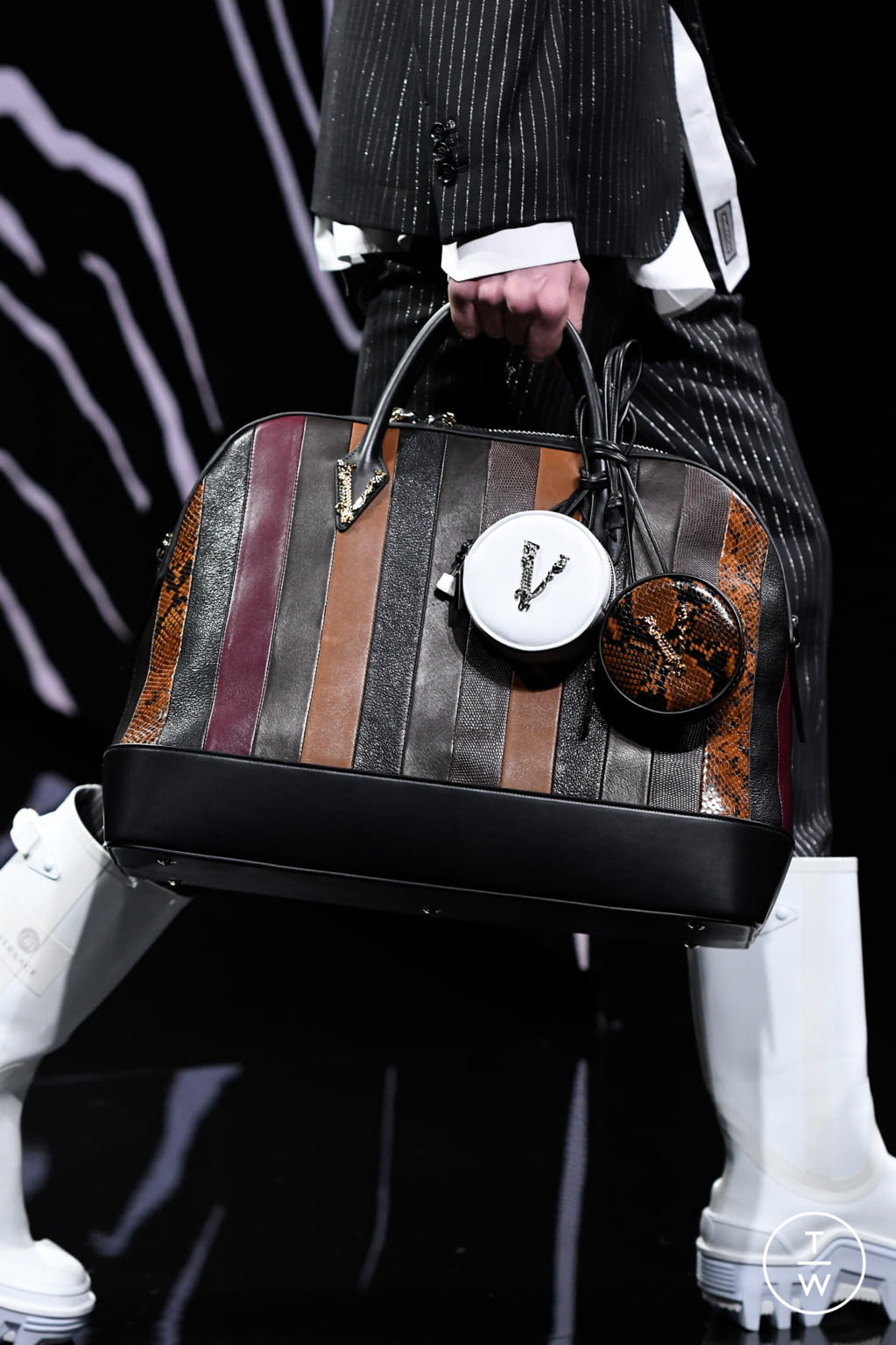 Fashion Week Milan Fall/Winter 2020 look 40 from the Versace collection womenswear accessories