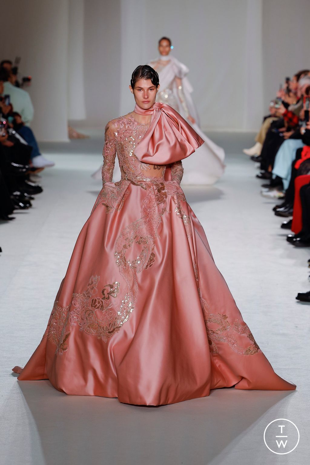 Fashion Week Paris Spring/Summer 2023 look 27 from the Elie Saab collection 高级定制