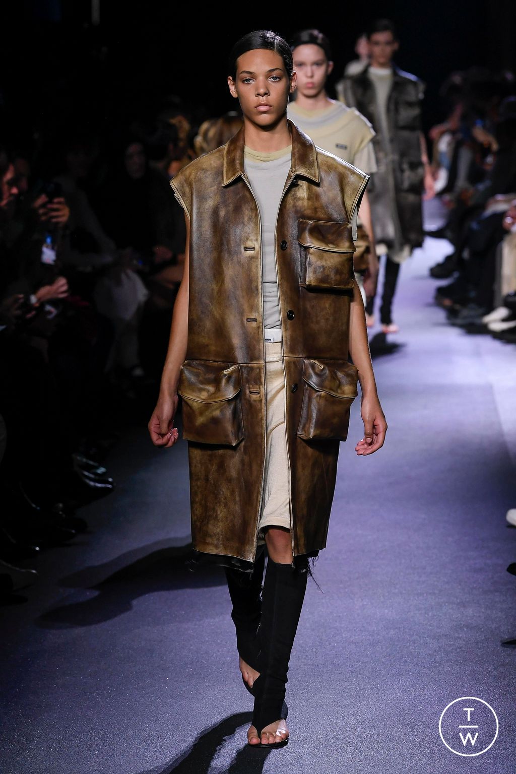 Fashion Week Paris Spring/Summer 2023 look 36 from the Miu Miu collection 女装